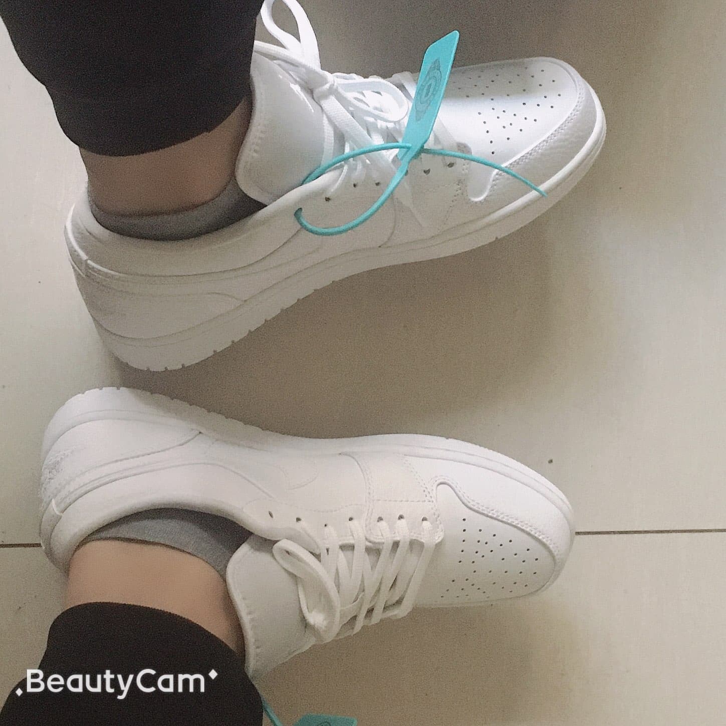 Jordan Air Jordan 1 low triple white - фото покупателя Егор