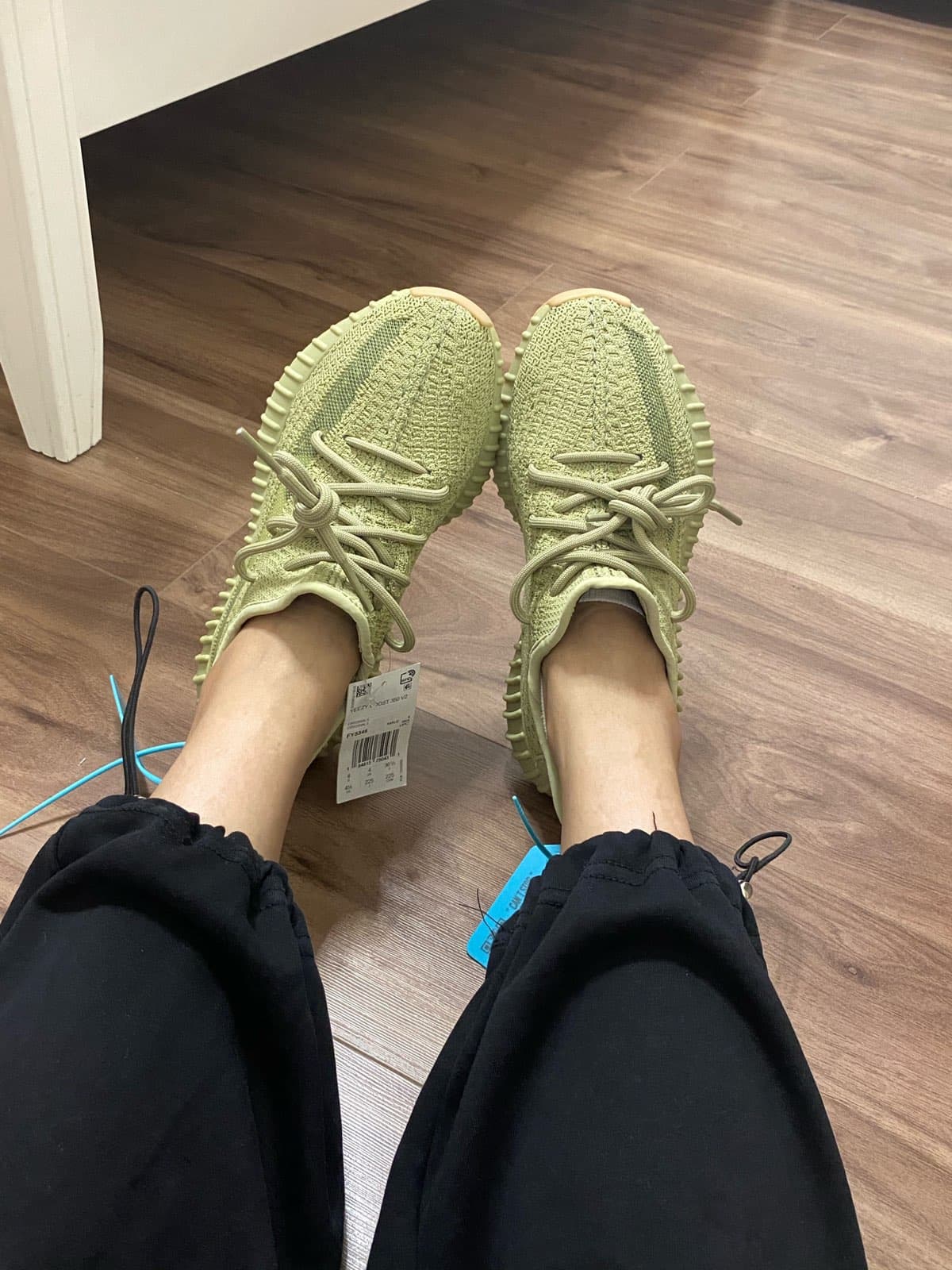 adidas originals Yeezy Boost 350 V2 "sulfur - фото покупателя Федор