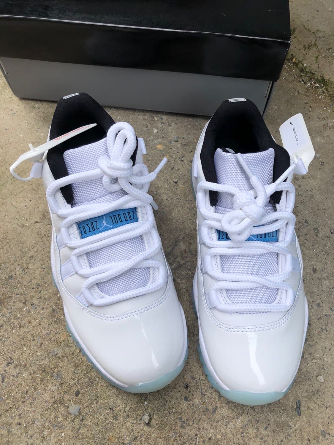 Jordan Air Jordan 11 retro low "legend blue" - фото покупателя Софья