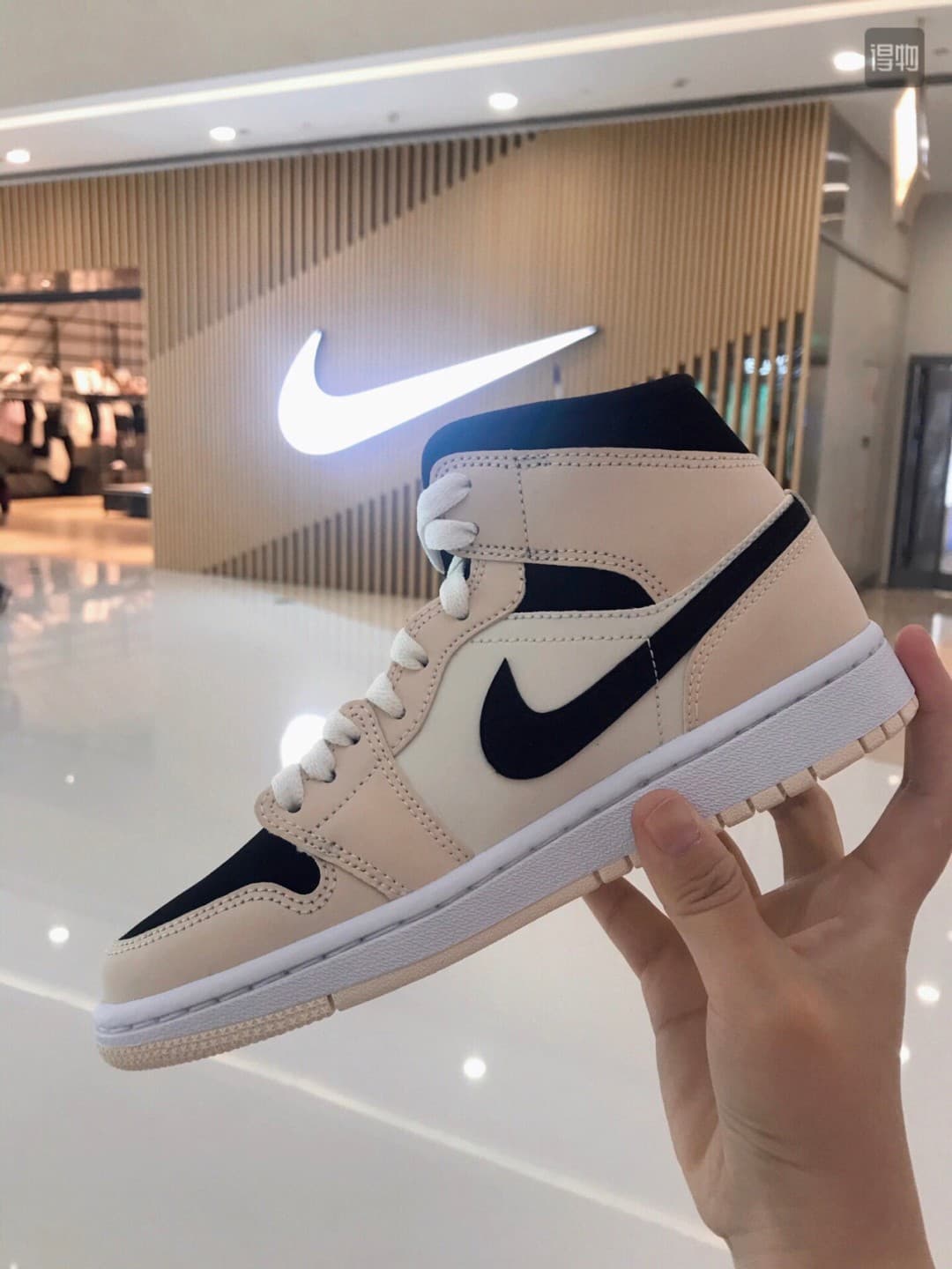 Jordan Air Jordan 1 mid "barely orange" - photo of buyer Лев