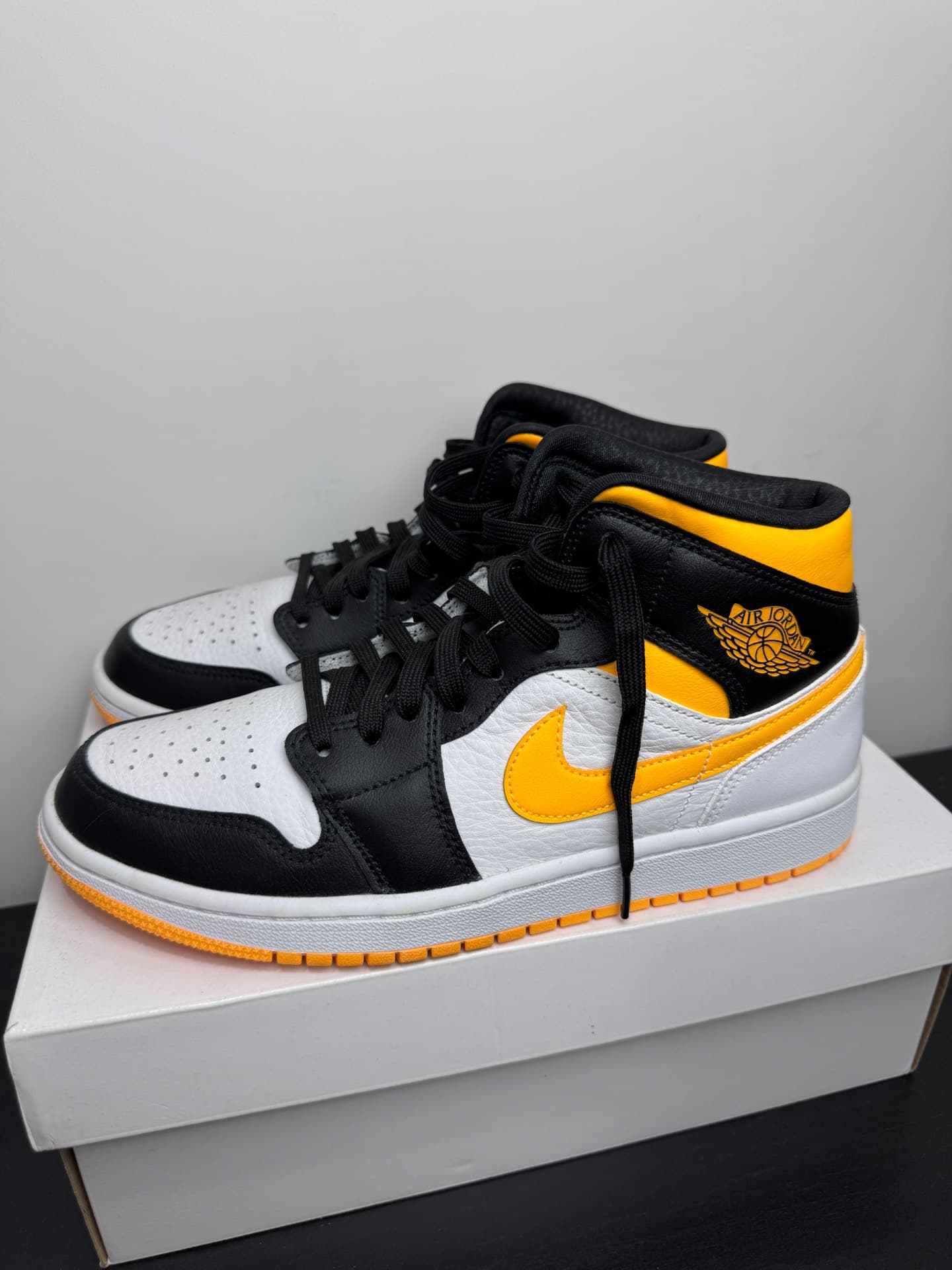 Jordan Air Jordan 1 Mid SE White Laser Orange - фото покупателя Иван