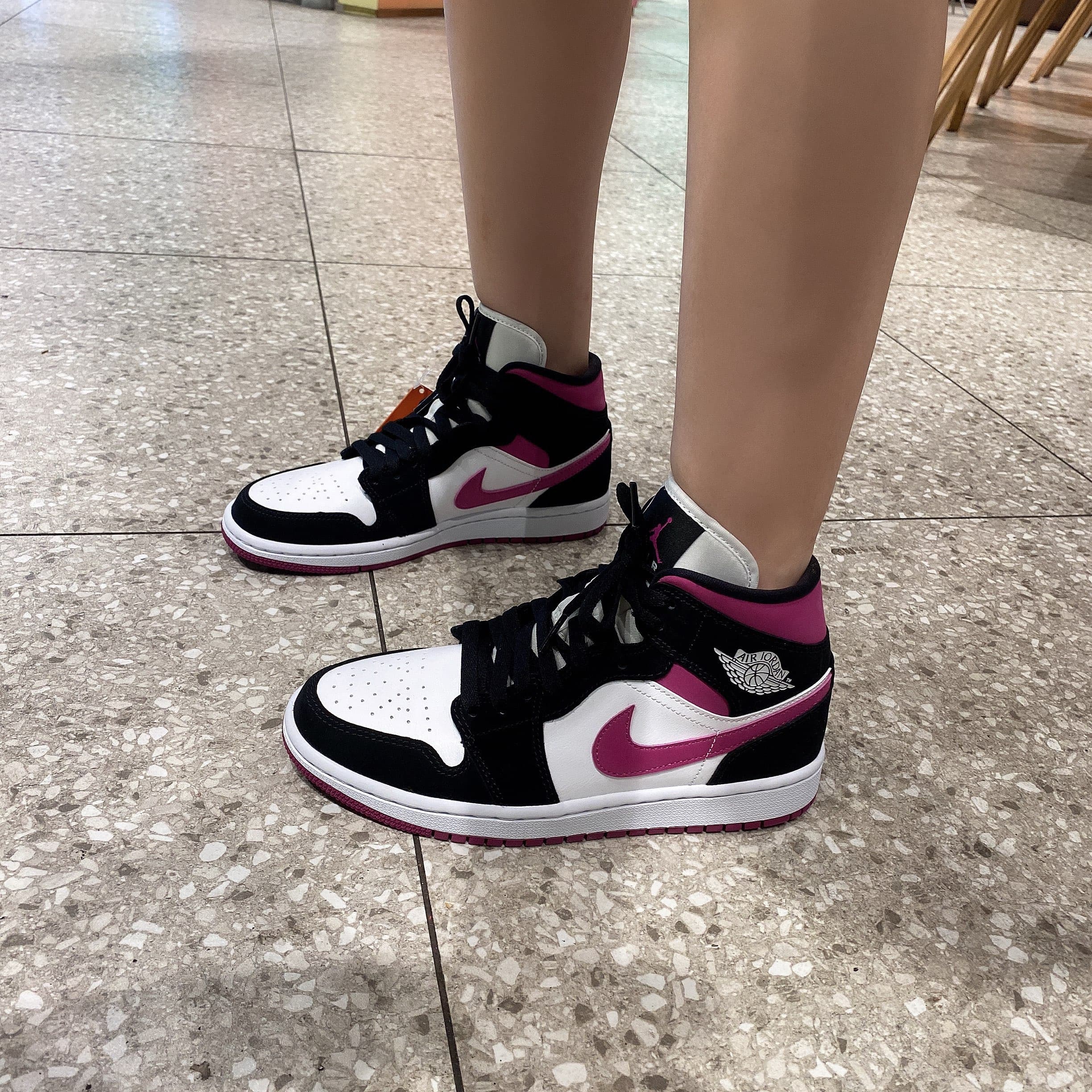 Jordan Air Jordan 1 mid magenta - фото покупателя Владимир