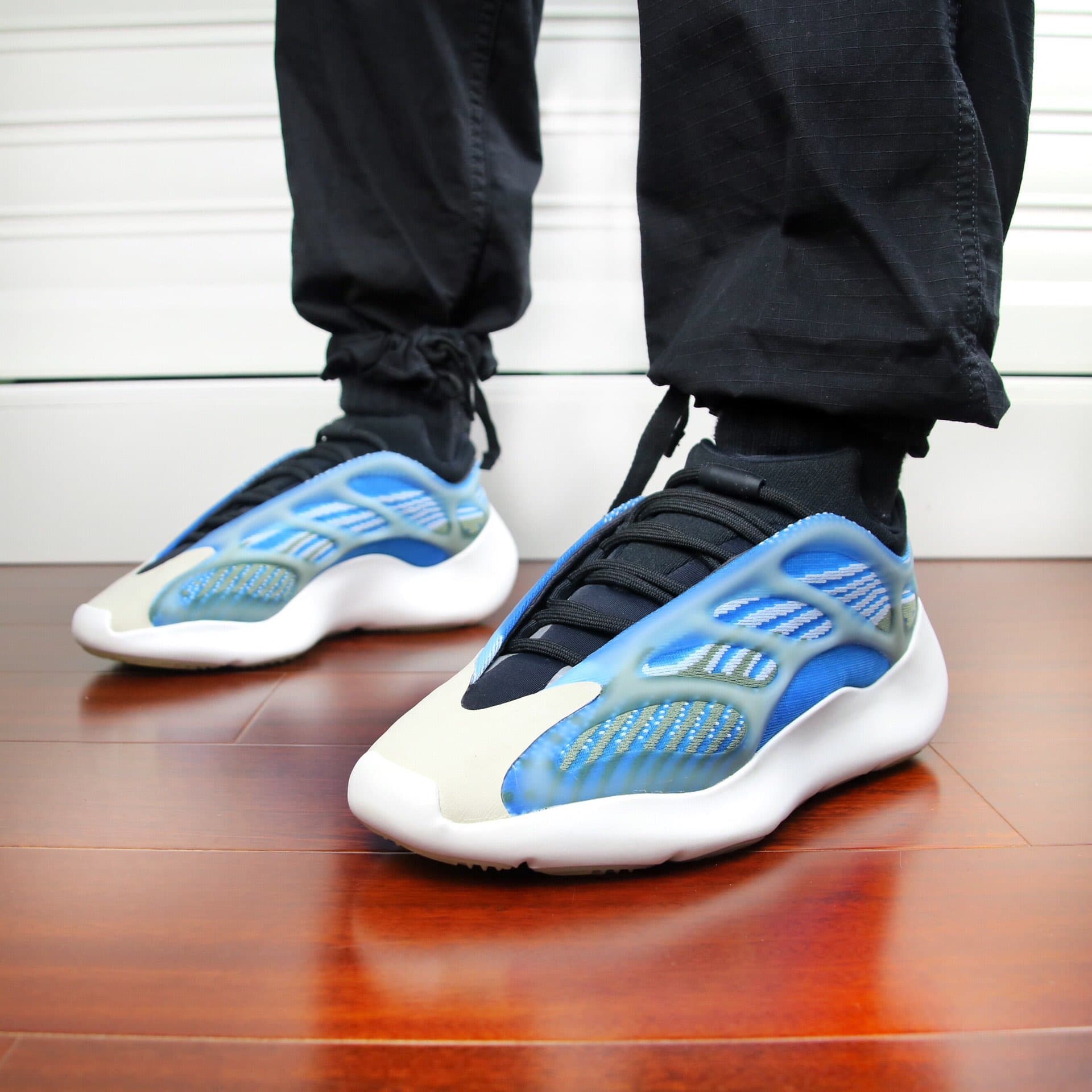 adidas originals Yeezy boost 700 V3 Arzareth PU - фото покупателя Лера