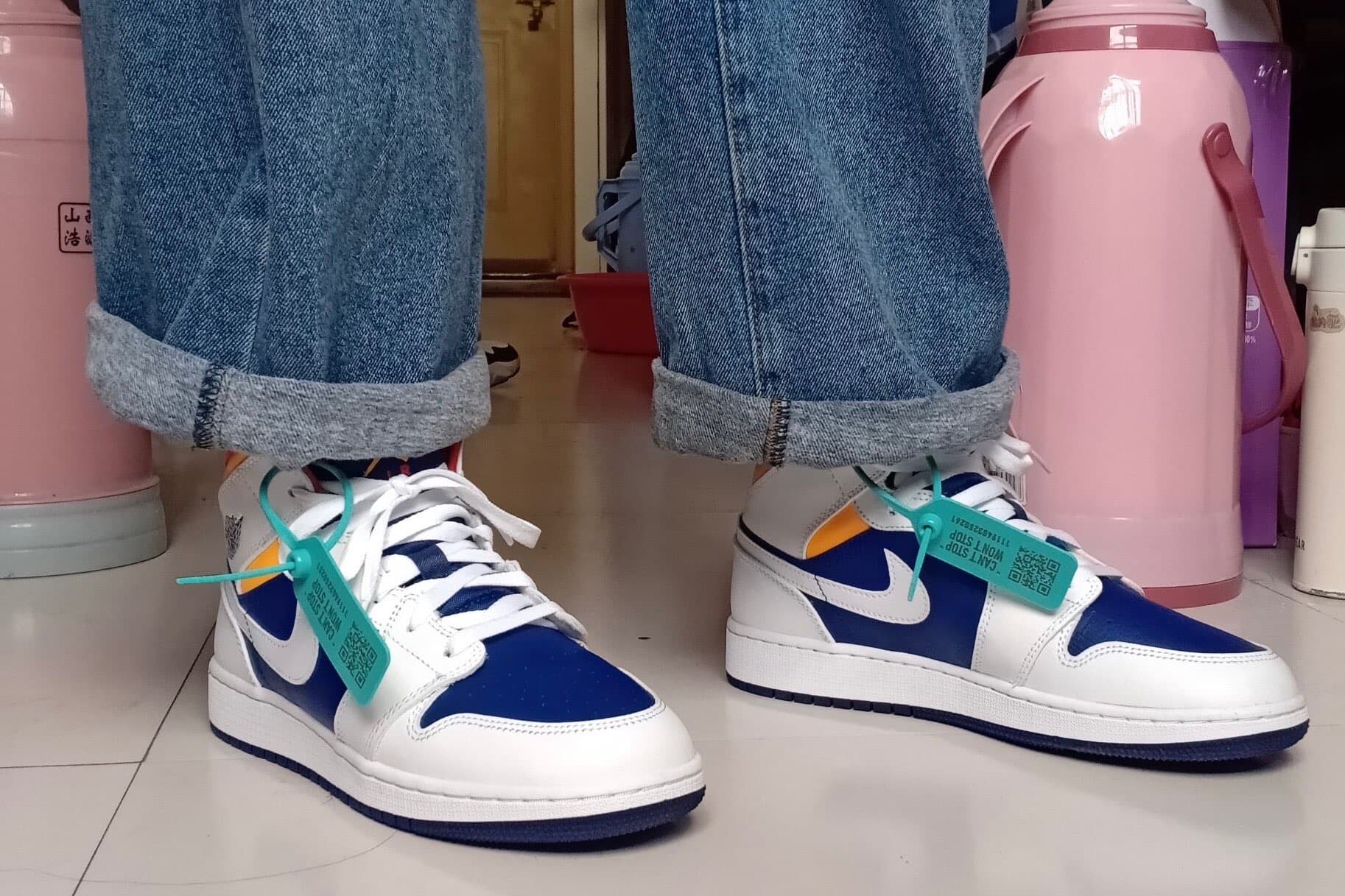 Jordan Air Jordan 1 Mid GS White Laser Orange Deep Royal Blue - фото покупателя Лев