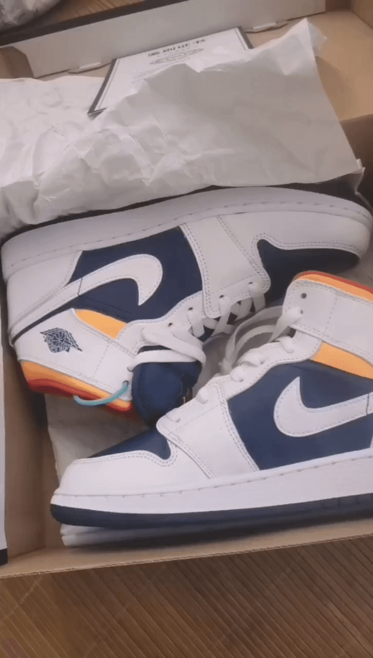 Jordan Air Jordan 1 Mid GS White Laser Orange Deep Royal Blue - фото покупателя Алексей
