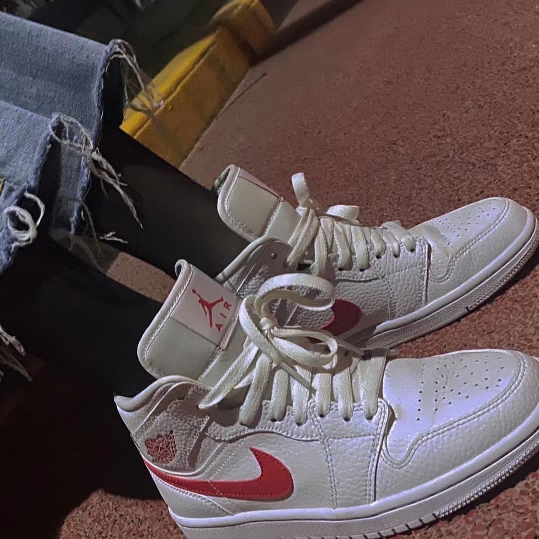 Jordan Air Jordan 1 Mid White University Red - фото покупателя Светлана