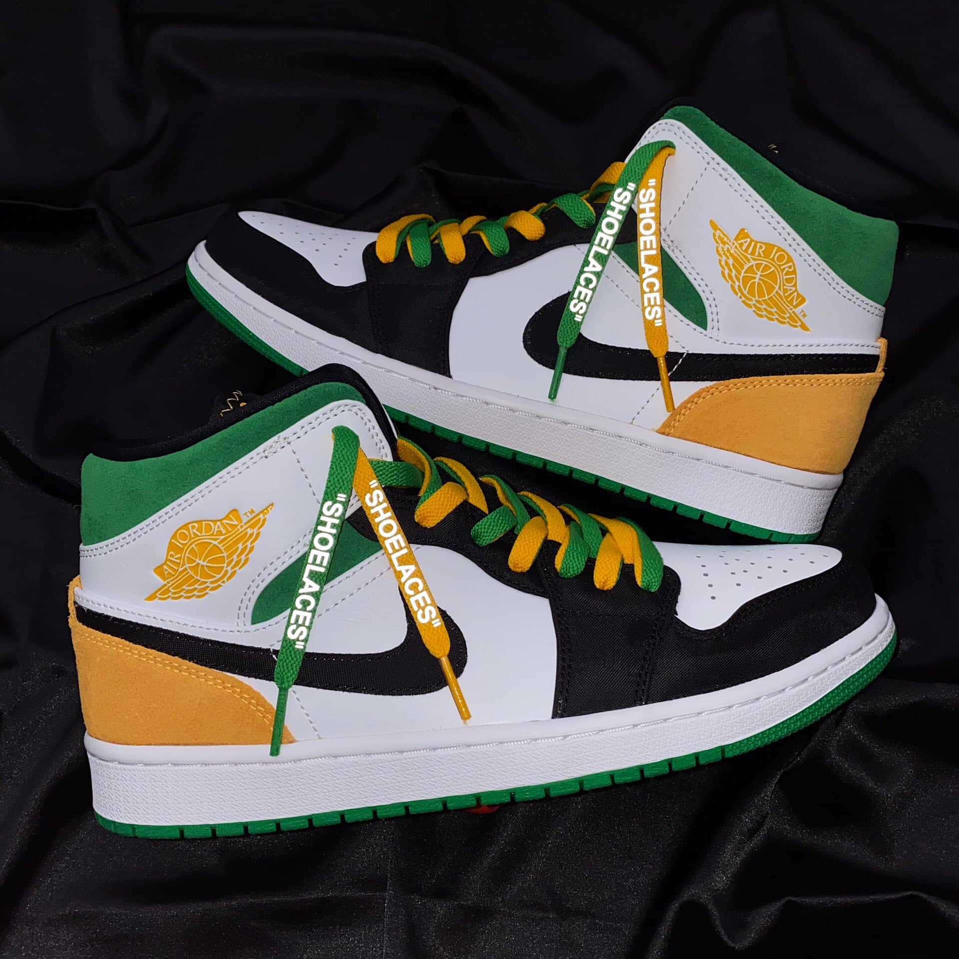 Jordan Air Jordan 1 Mid SE Oakland - фото покупателя Кирилл