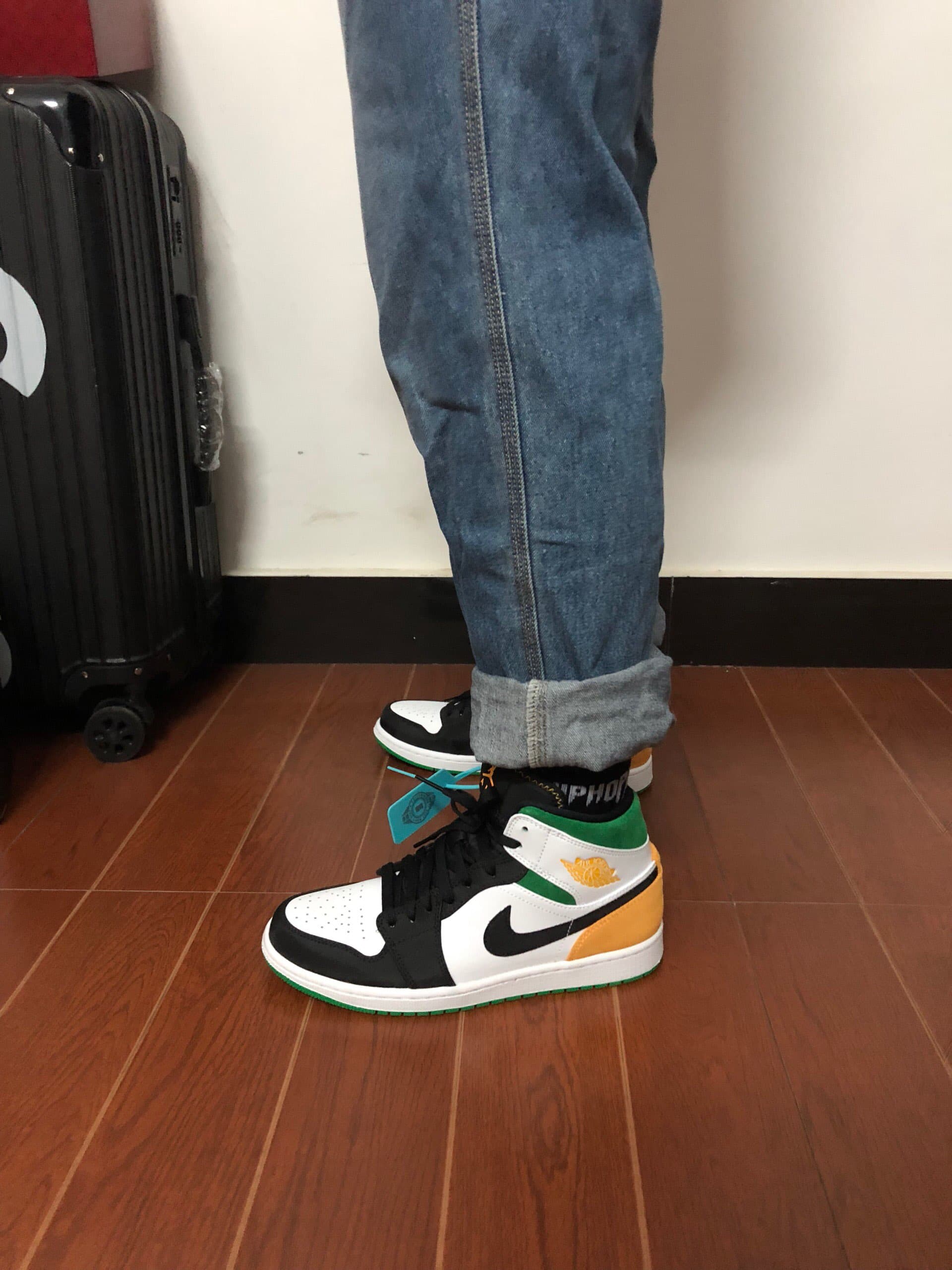 Jordan Air Jordan 1 Mid SE Oakland - фото покупателя Павел