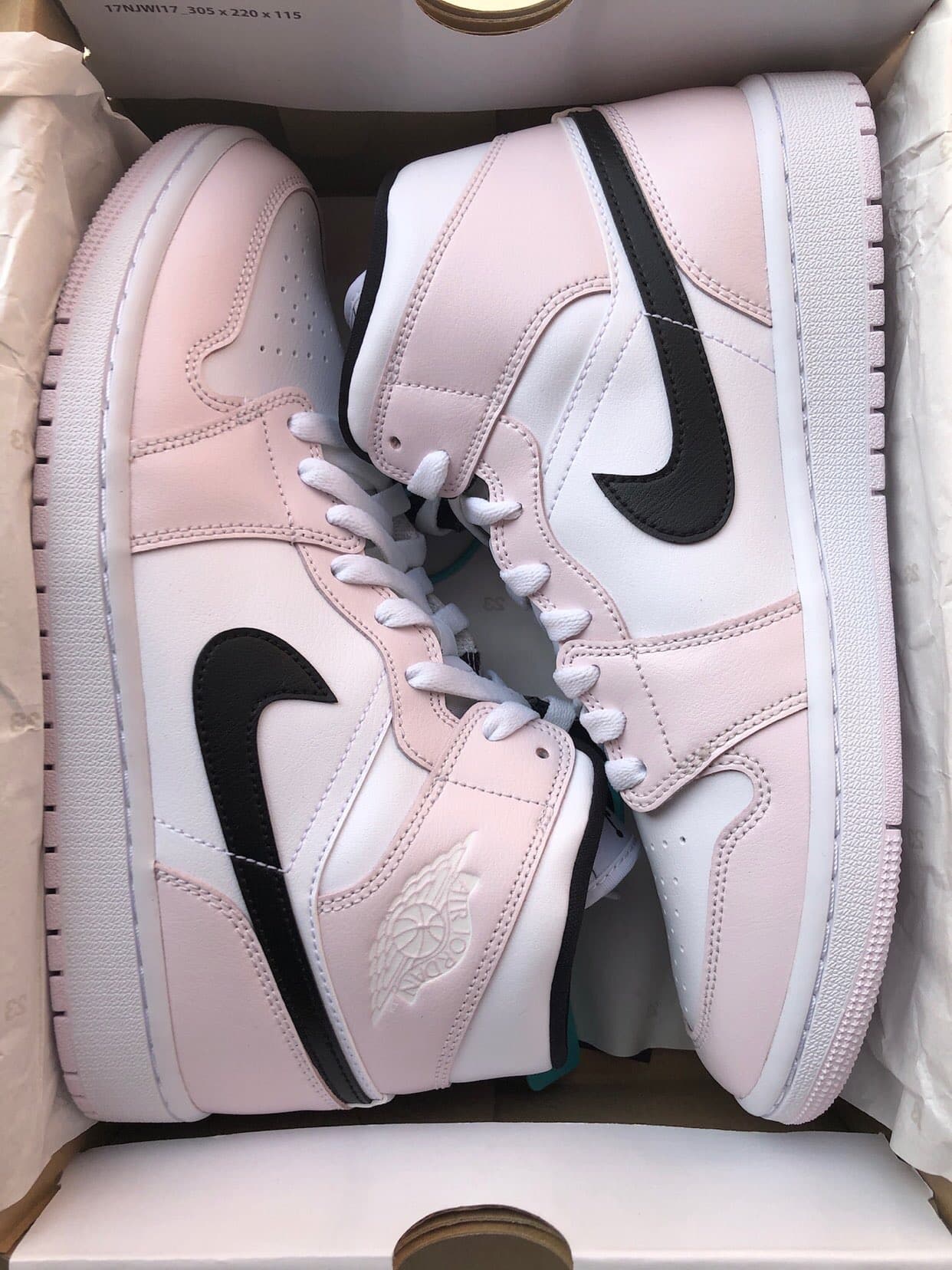 Jordan Air Jordan 1 mid "barely rose" - photo of buyer Лера