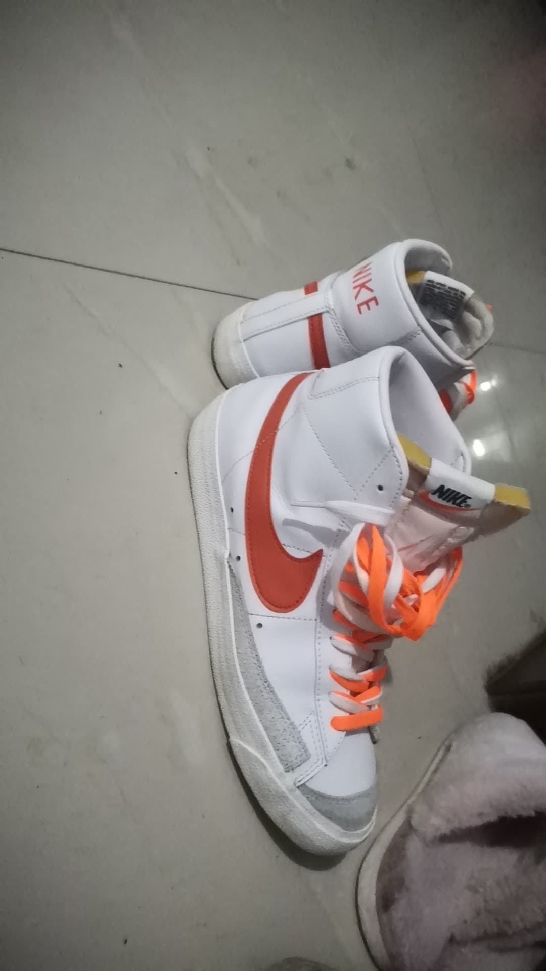 Nike Blazer Mid 77 VNTG White Mantra Orange Sail Grey - фото покупателя Иван