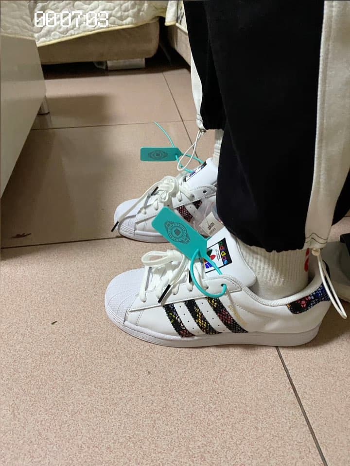 adidas originals Superstar W FTWWHT/CBLACK/RED - фото покупателя Олеся