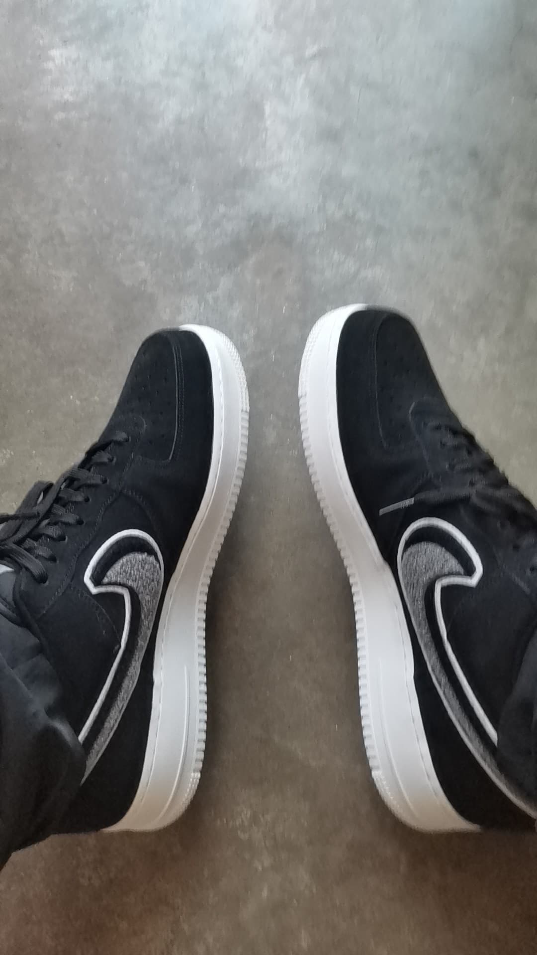 Nike Air Force 1 07 LV8 Chenille Swoosh - photo of buyer Владимир