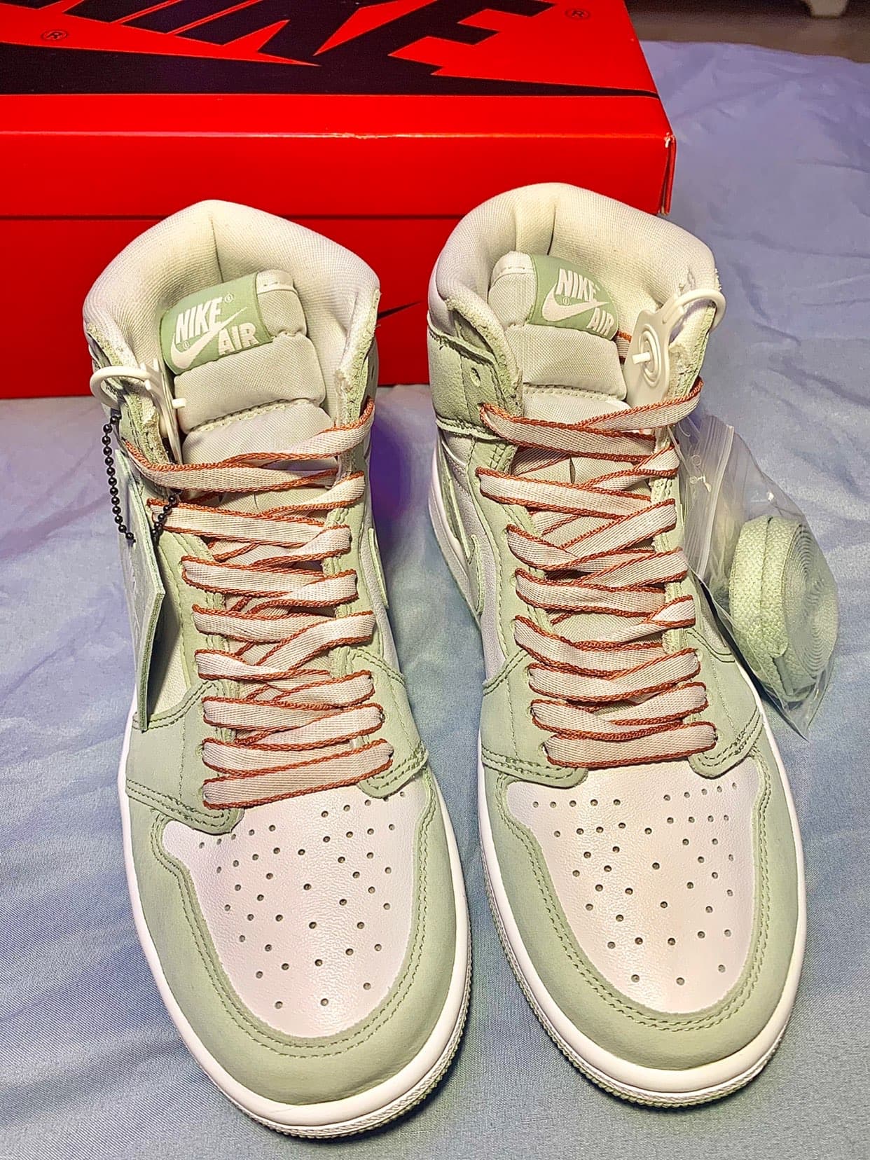 Jordan Air Jordan 1 high og "seafoam" - фото покупателя Андрей