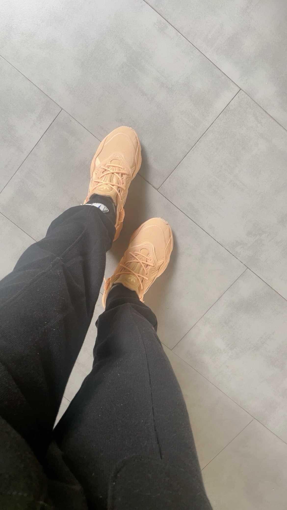 adidas originals Ozweego Glow Orange/Orange Tint Athletic Shoe - фото покупателя Юрий