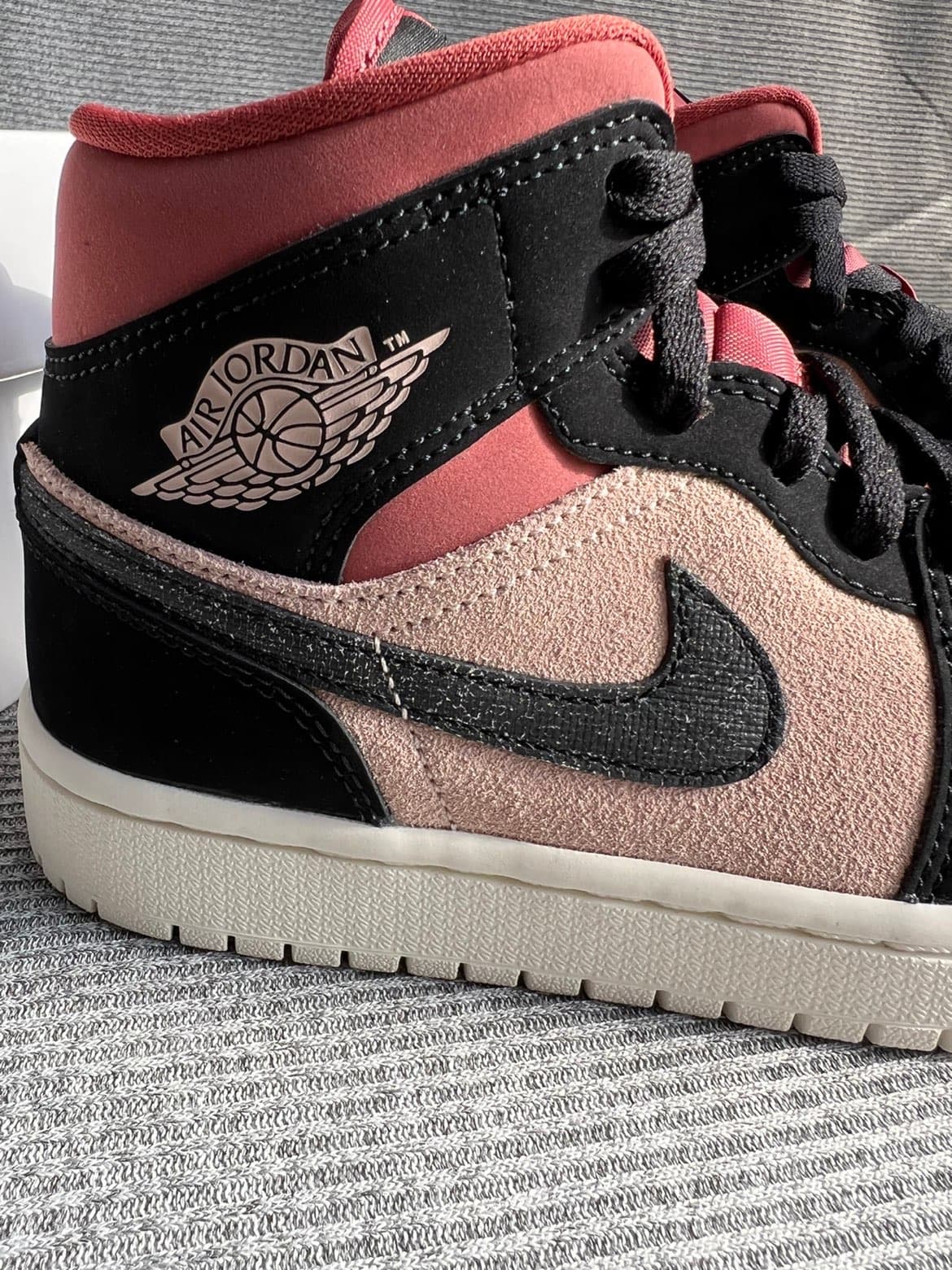 Jordan Air Jordan 1 mid - photo of buyer Клавдия