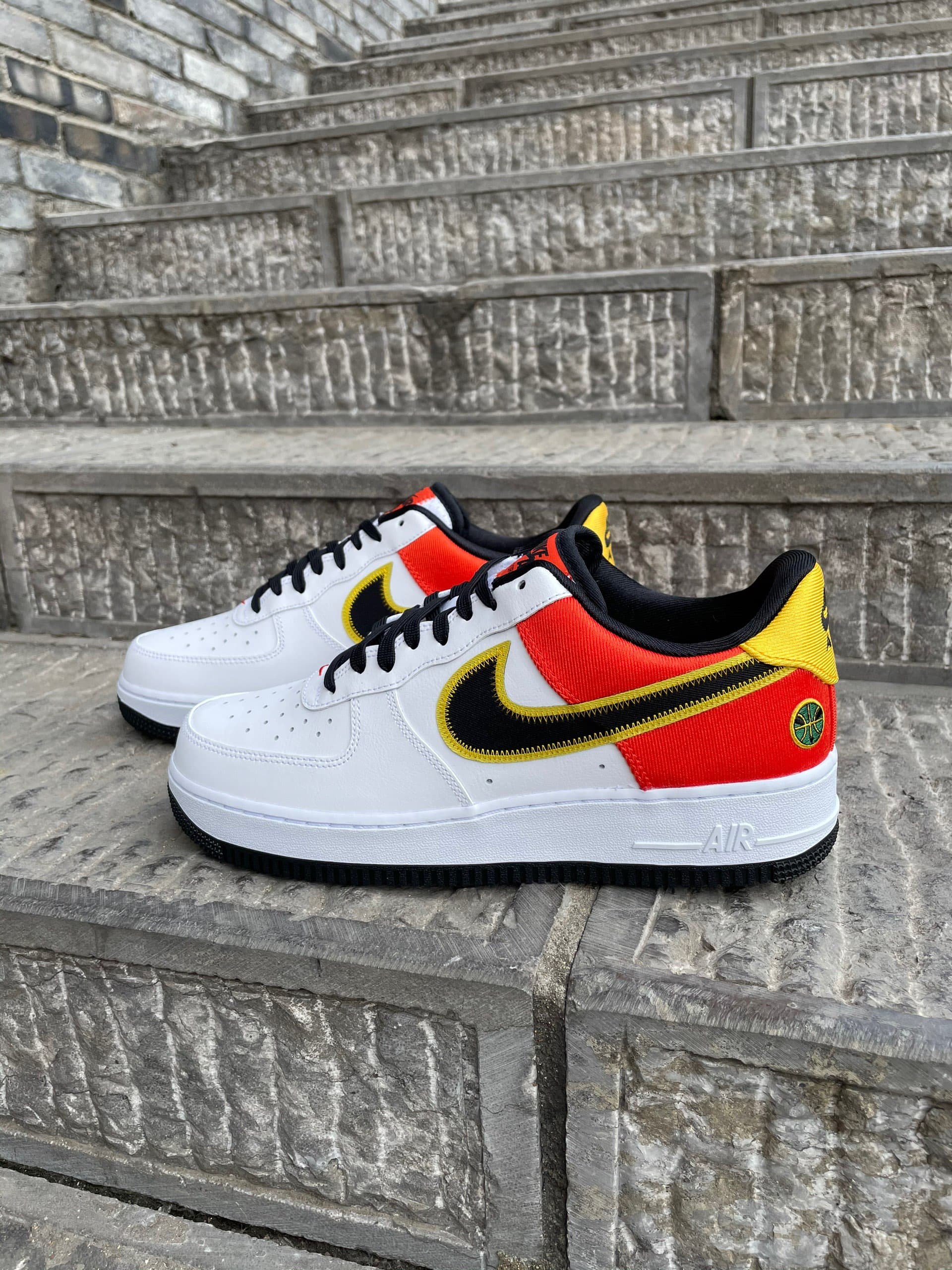 Nike Air Force 1 LV8 "raygun" - фото покупателя Лев