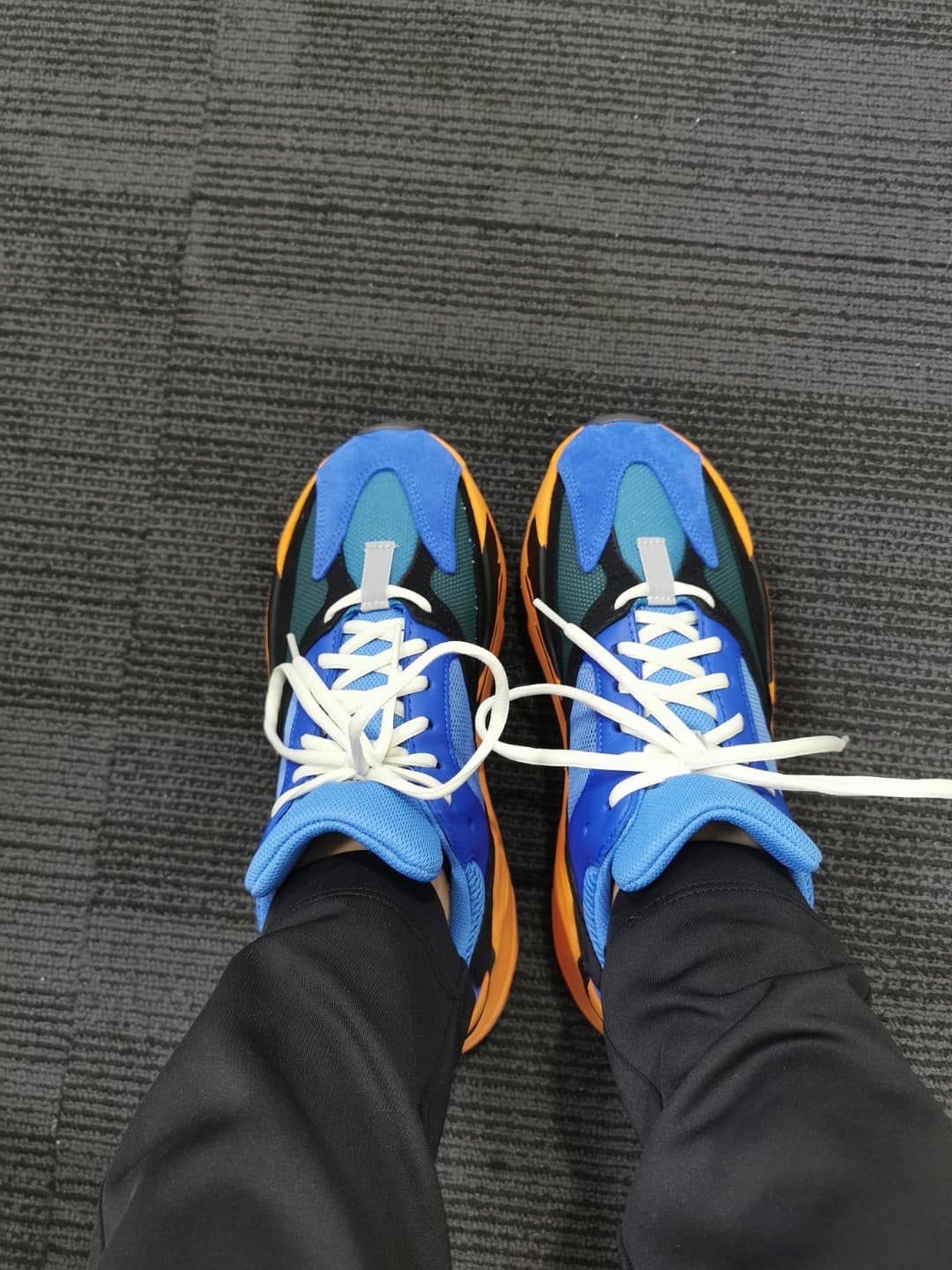 adidas originals Yeezy boost 700 "bright blue" - фото покупателя Федор