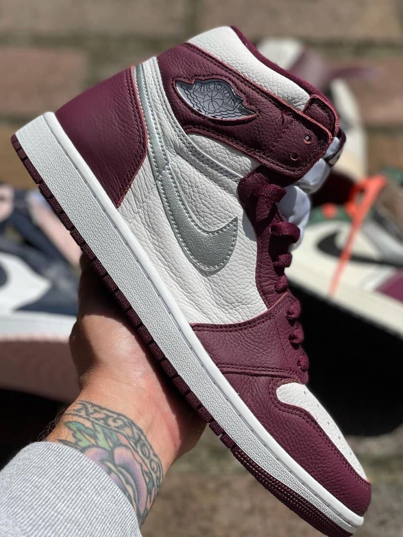 Jordan Air Jordan 1 high og "bordeaux" - фото покупателя Сергей