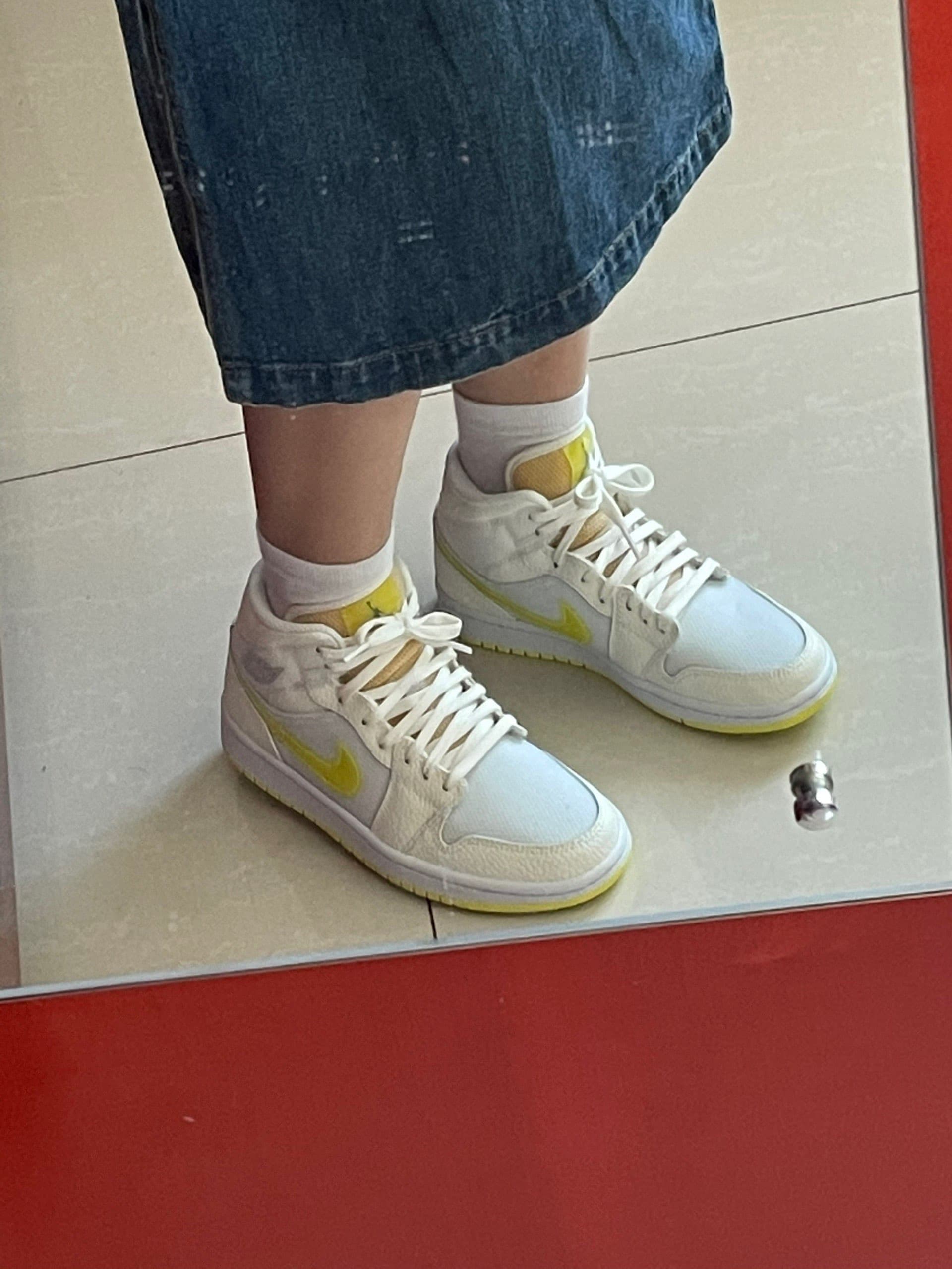 Jordan Air Jordan 1 Mid SE "voltage yellow" - photo of buyer Анастасия