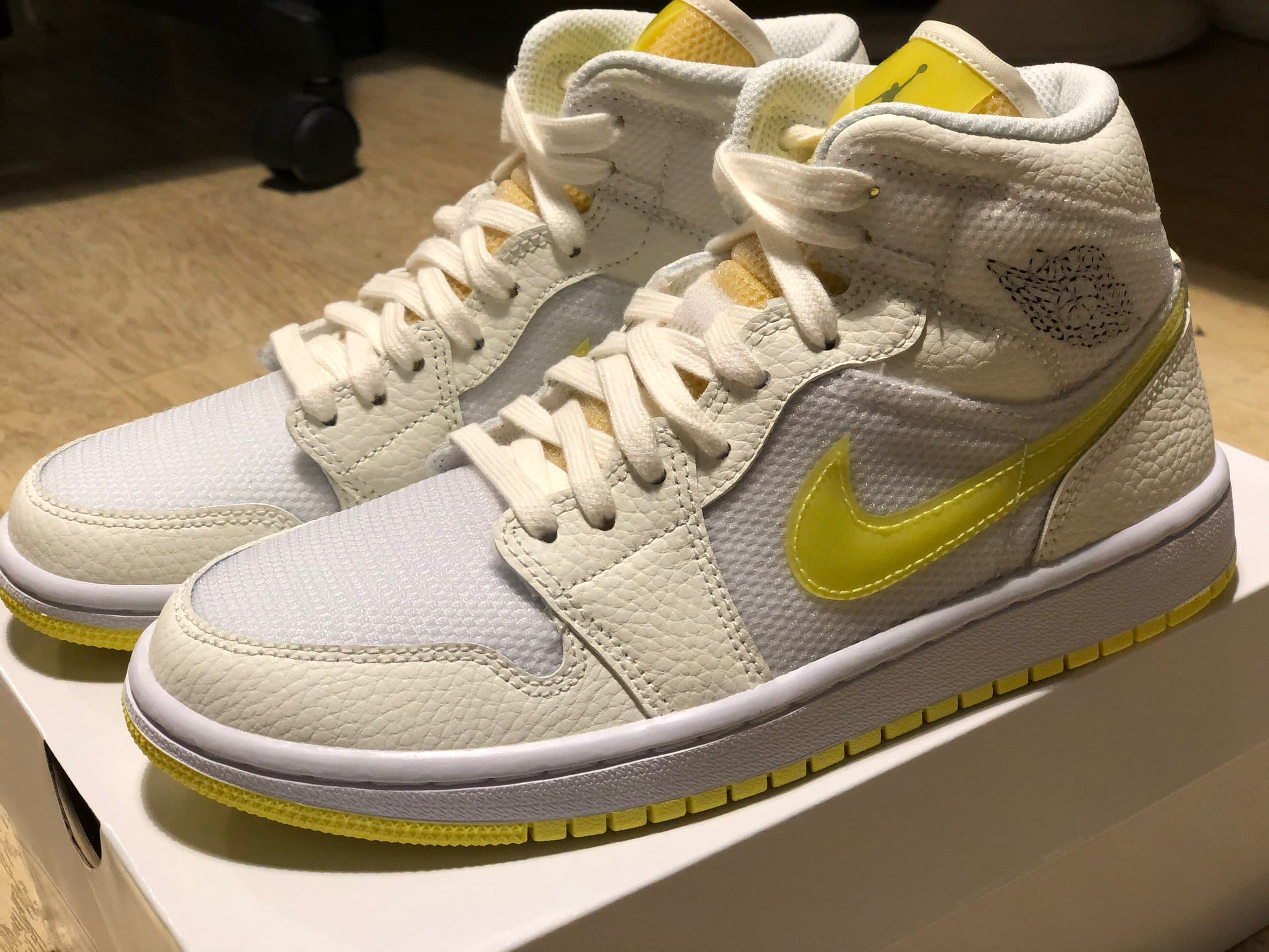 Jordan Air Jordan 1 Mid SE "voltage yellow" - photo of buyer Поля