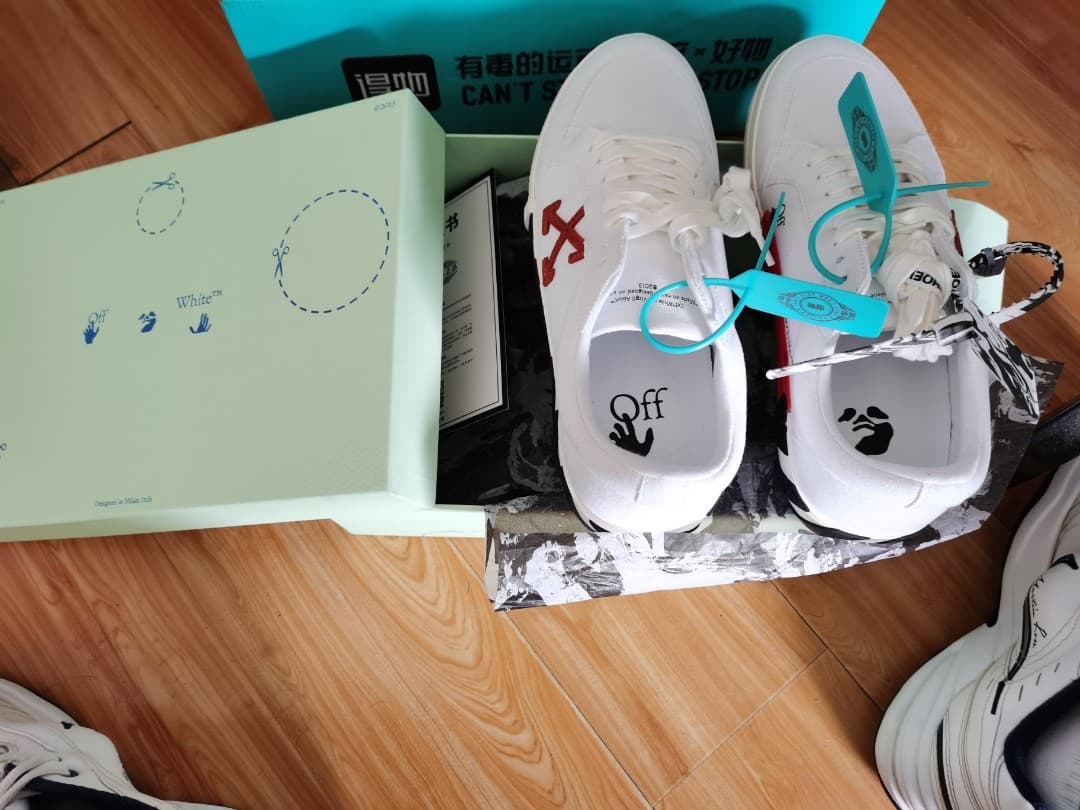 OFF-WHITE Vulcanized Canvas Sneakers - фото покупателя Лиза
