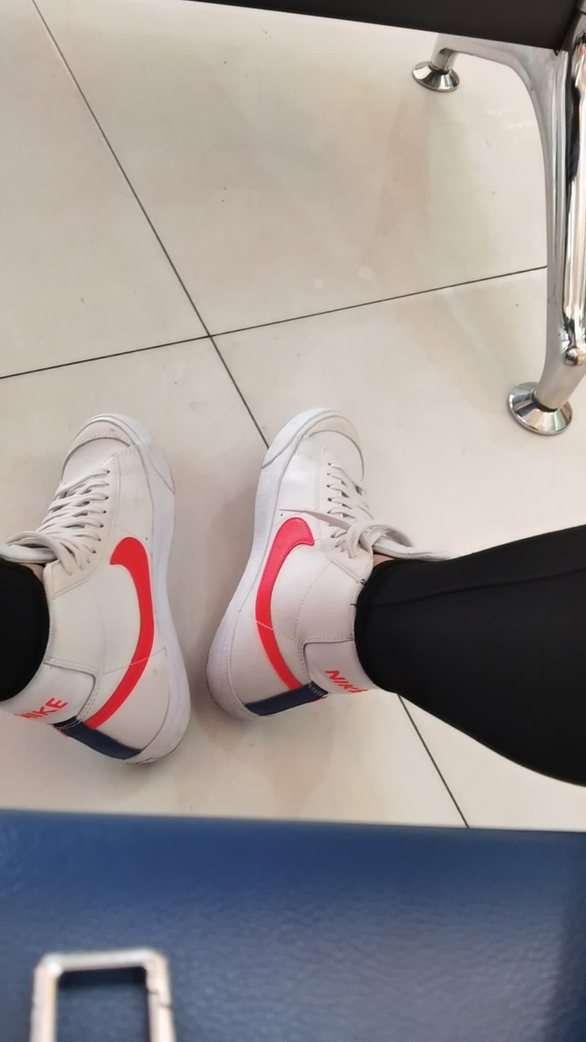 Nike Blazer Mid '77 GS Platinum Tint Bright Crimson Red Grey - фото покупателя Руслан