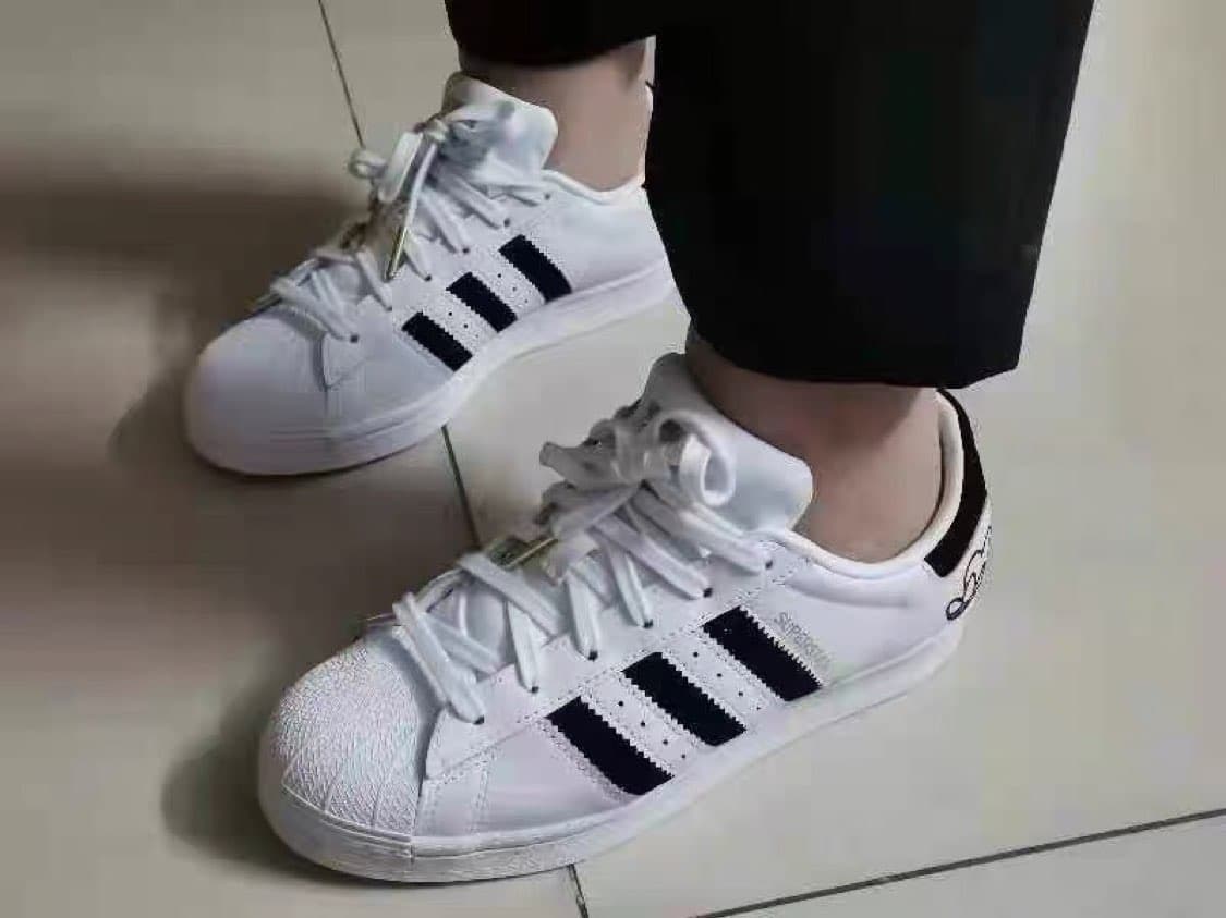 adidas originals Superstar Cloud White / Core Black / Gold Metallic - фото покупателя Клава