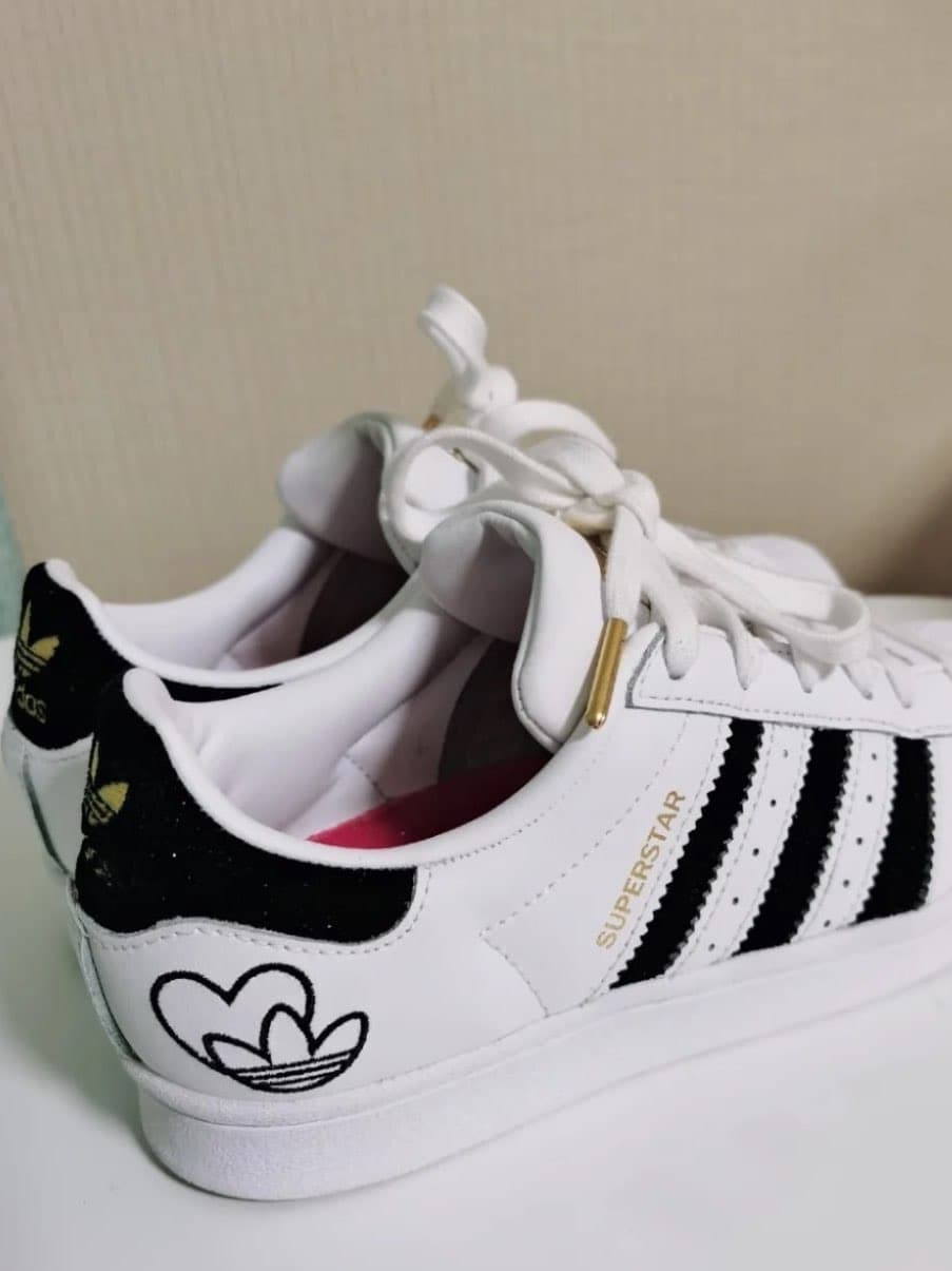 adidas originals Superstar Cloud White / Core Black / Gold Metallic - фото покупателя Анна