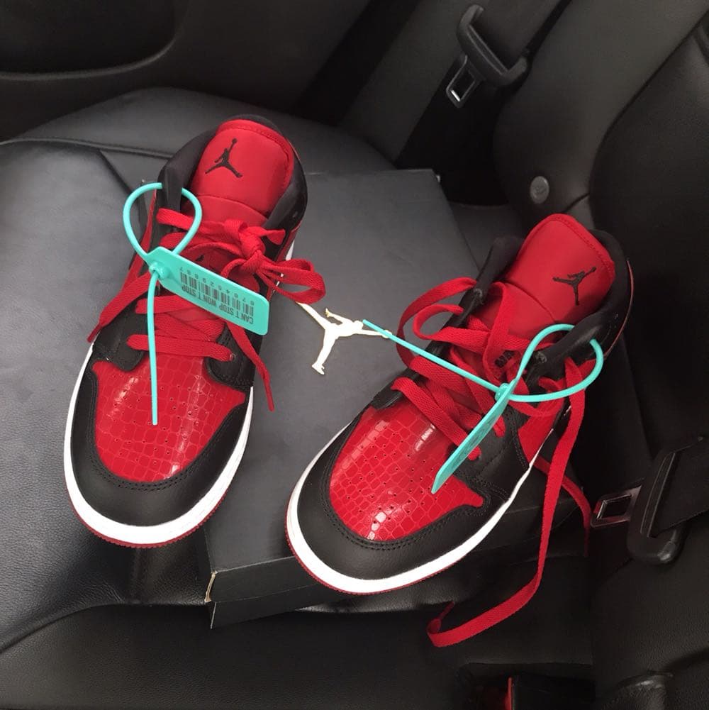 Jordan Air Jordan 1 Low GS BG Gym Red Black - фото покупателя Евгений