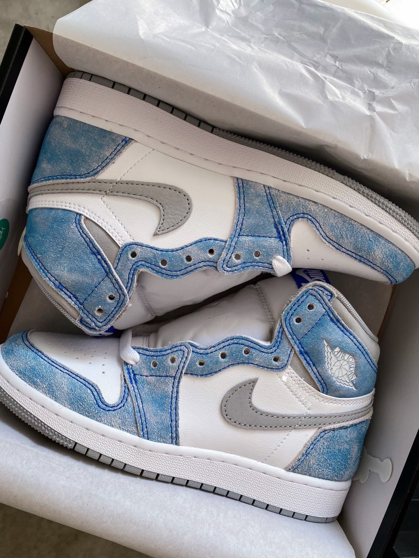Jordan Air Jordan 1 High "Hyper Royal" - фото покупателя Тамара