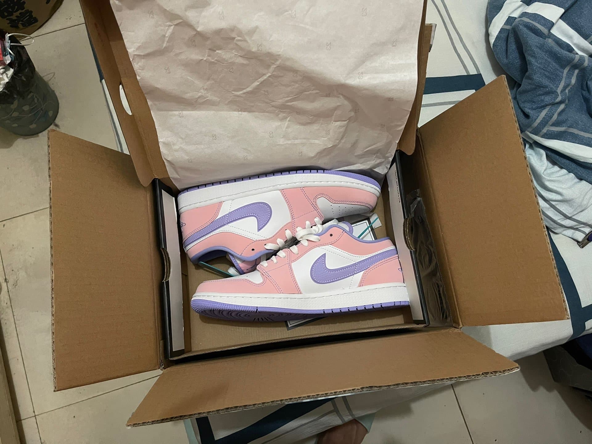 Air Jordan 1 Low "Arctic Punch" Logo - photo of buyer Людмила