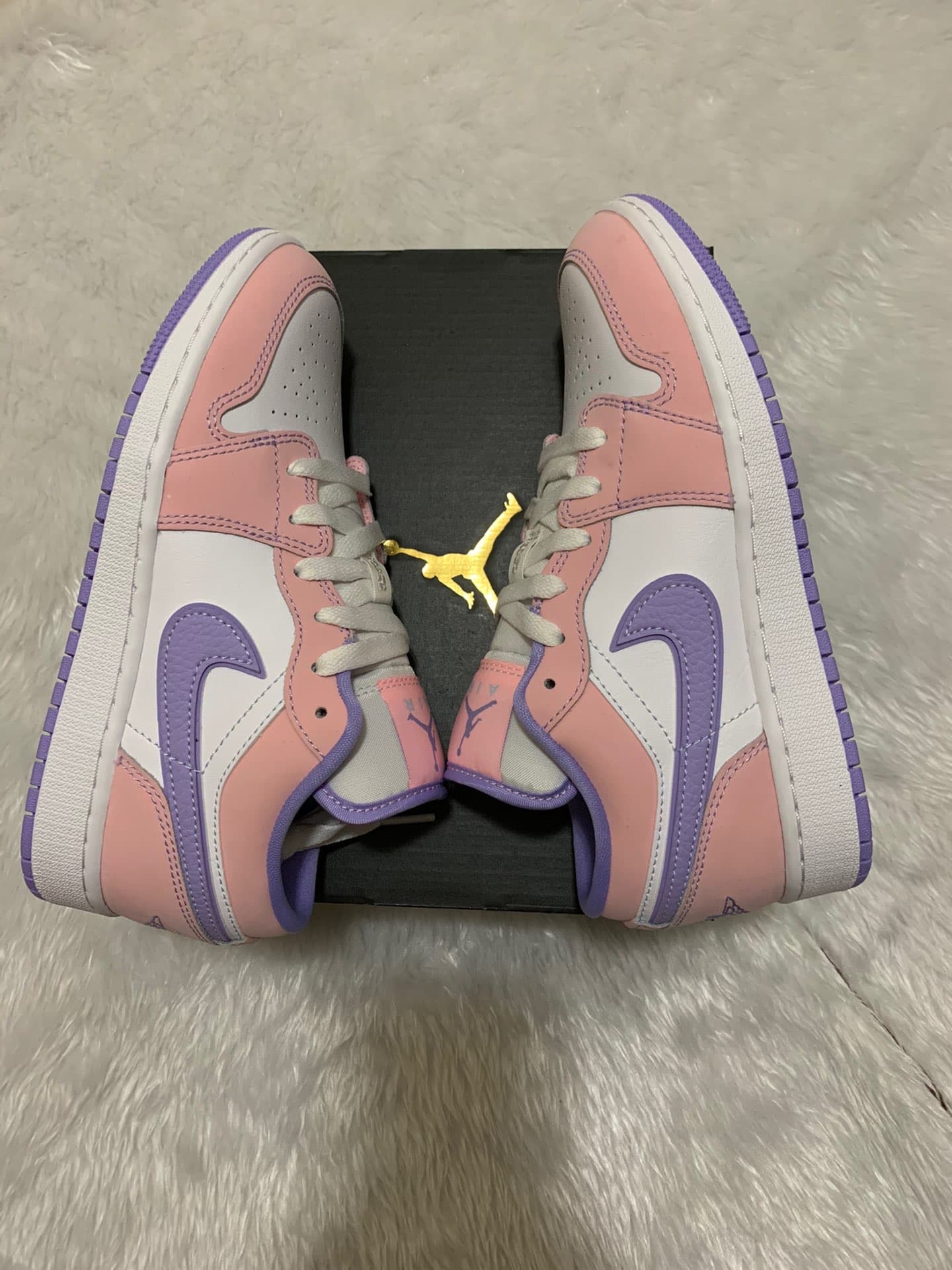 Air Jordan 1 Low "Arctic Punch" Logo - photo of buyer Вова