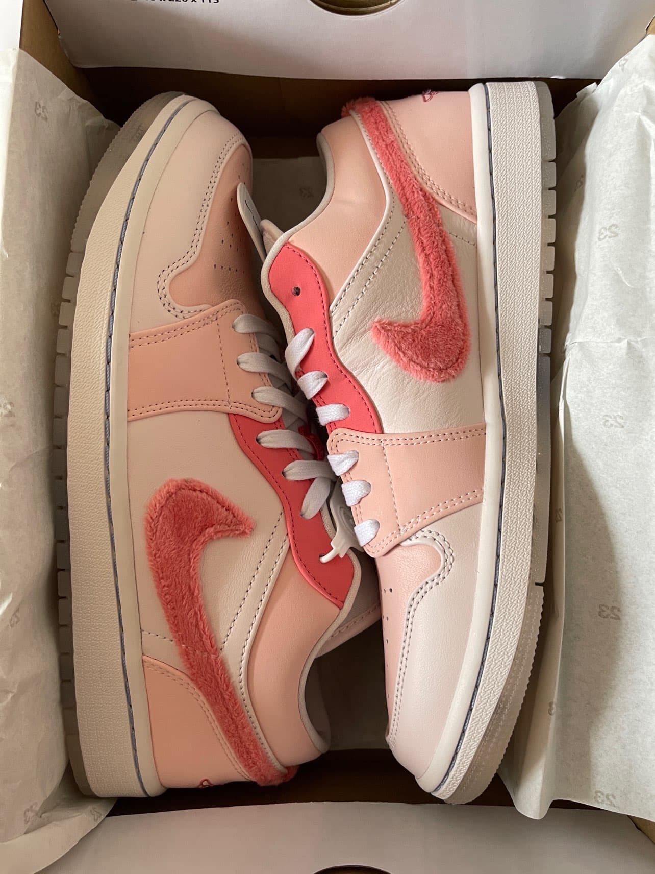 Jordan Air Jordan 1 low se "mighty swooshers" - фото покупателя Светлана