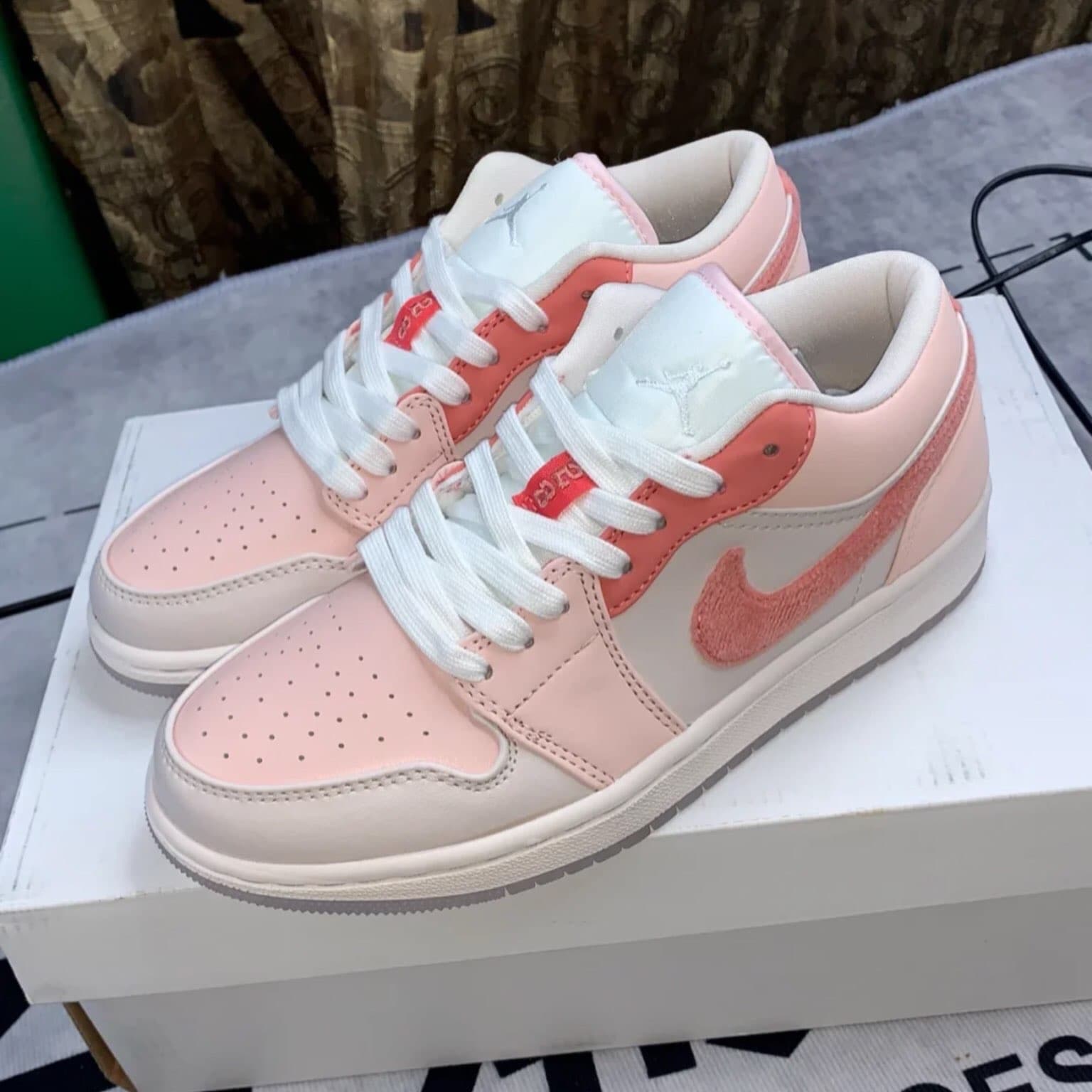 Jordan Air Jordan 1 low se "mighty swooshers" - фото покупателя Валерия