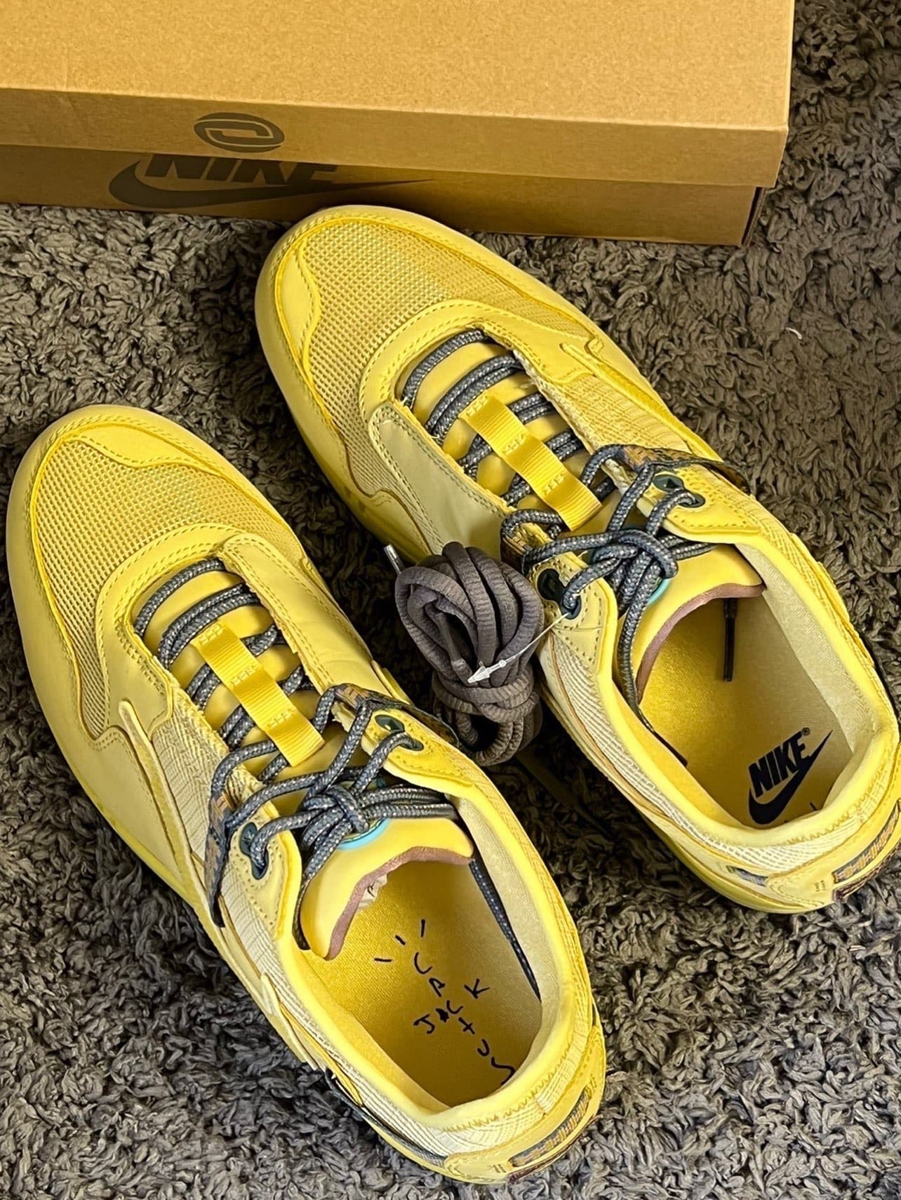 Travis Scott x Nike Air Max 1 "saturn gold" - фото покупателя Елена