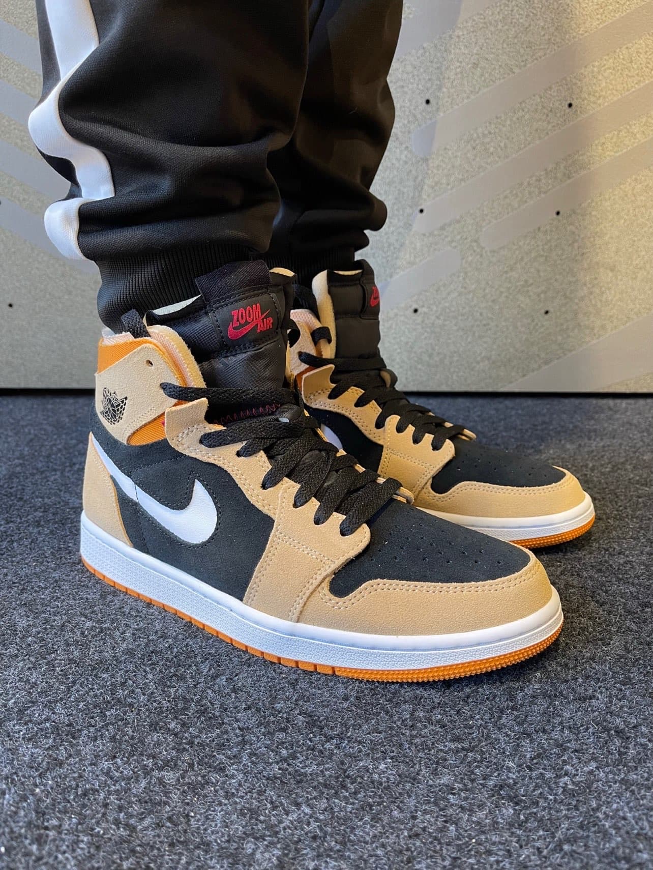 Jordan Air Jordan 1 zoom air cmft "pumpkin spice" - фото покупателя Гена