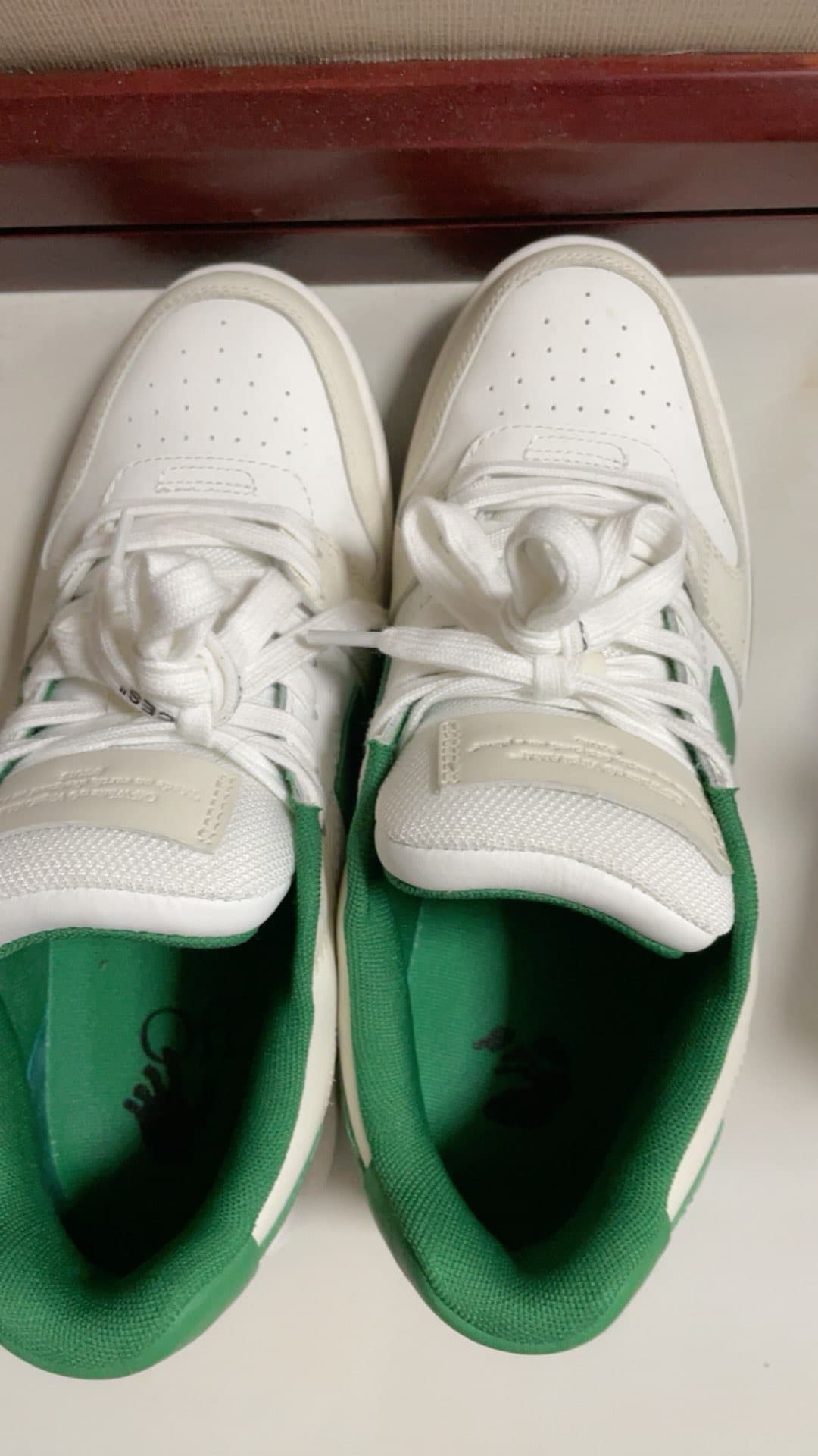 OFF-WHITE Out Of Office - фото покупателя Геннадий
