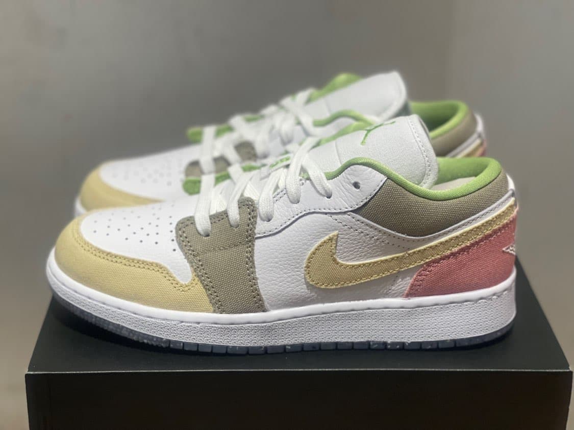 Jordan Air Jordan 1 Low GS Pastel Grind Vivid Green - фото покупателя Артем