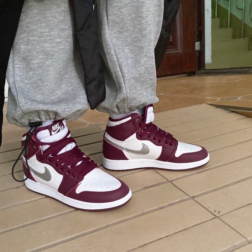 Jordan Air Jordan 1 Retro High OG "Bordeaux" - фото покупателя Анатолий