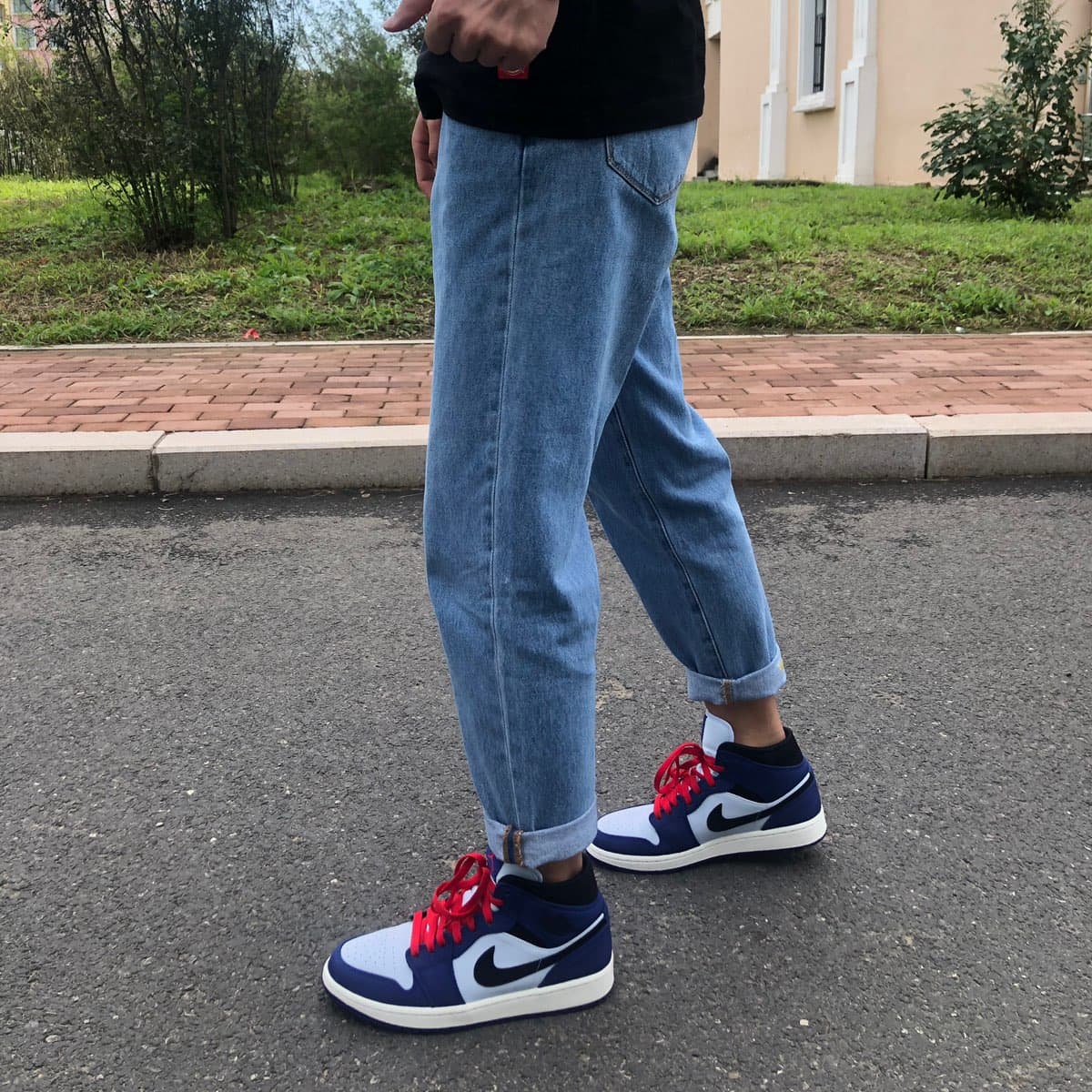 Jordan Air Jordan 1 Retro Mid SE Deep Royal Blue - фото покупателя Илья