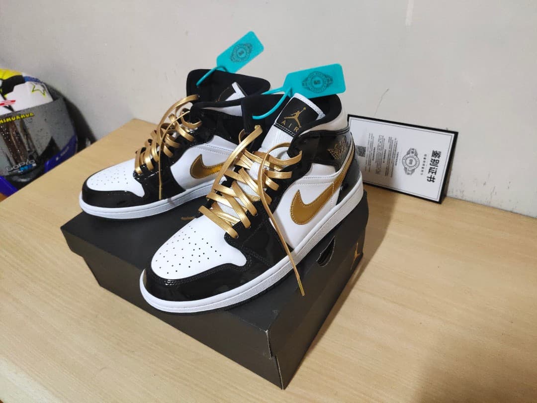 Jordan Air Jordan 1 Mid SE Black Gold - фото покупателя Антон