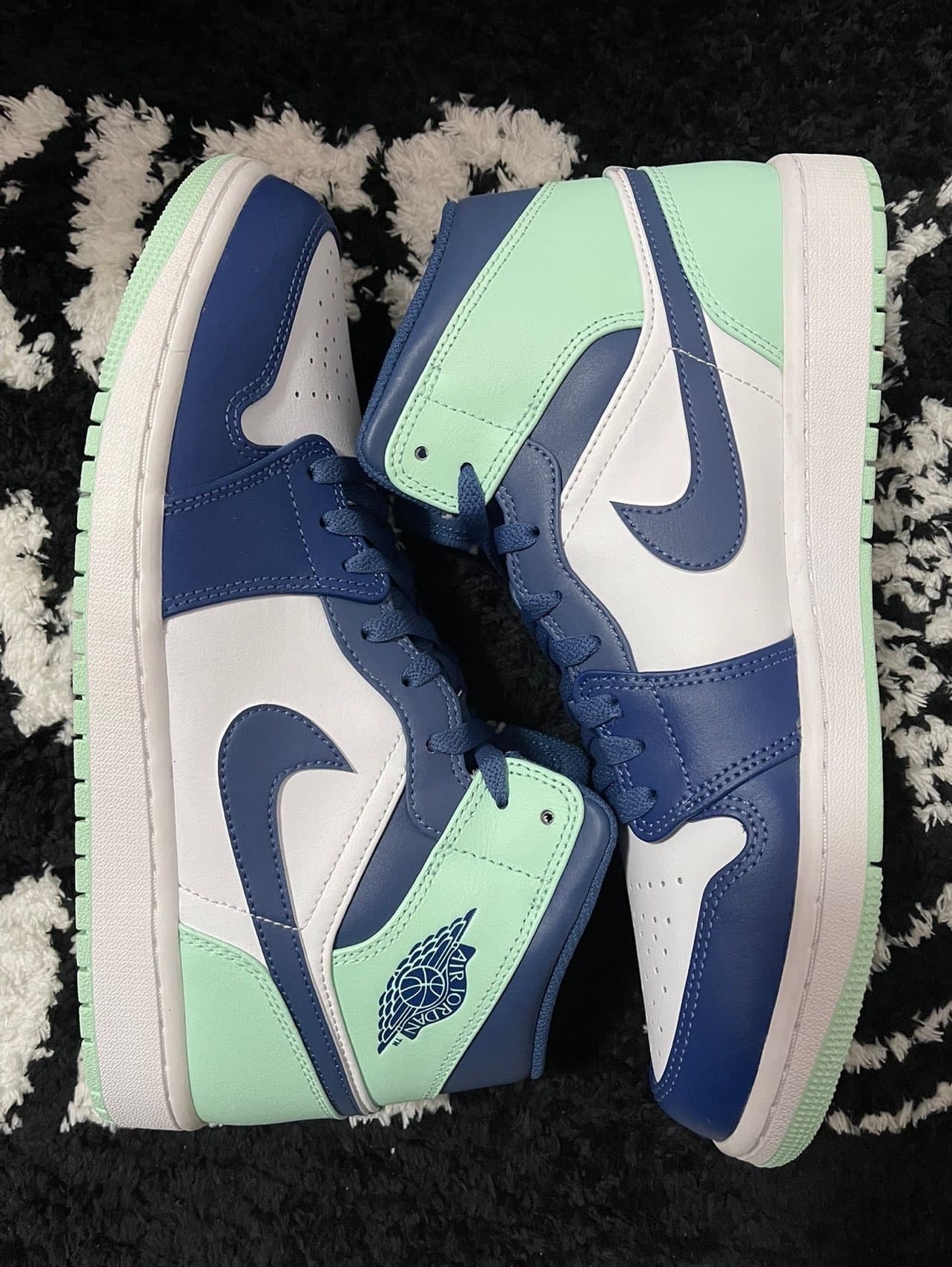 Jordan Air Jordan 1 mid "blue mint" - фото покупателя Алексей