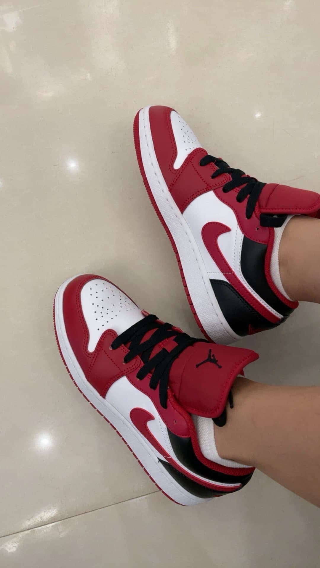 Jordan Air Jordan 1 Low GS Bulls - фото покупателя Галя