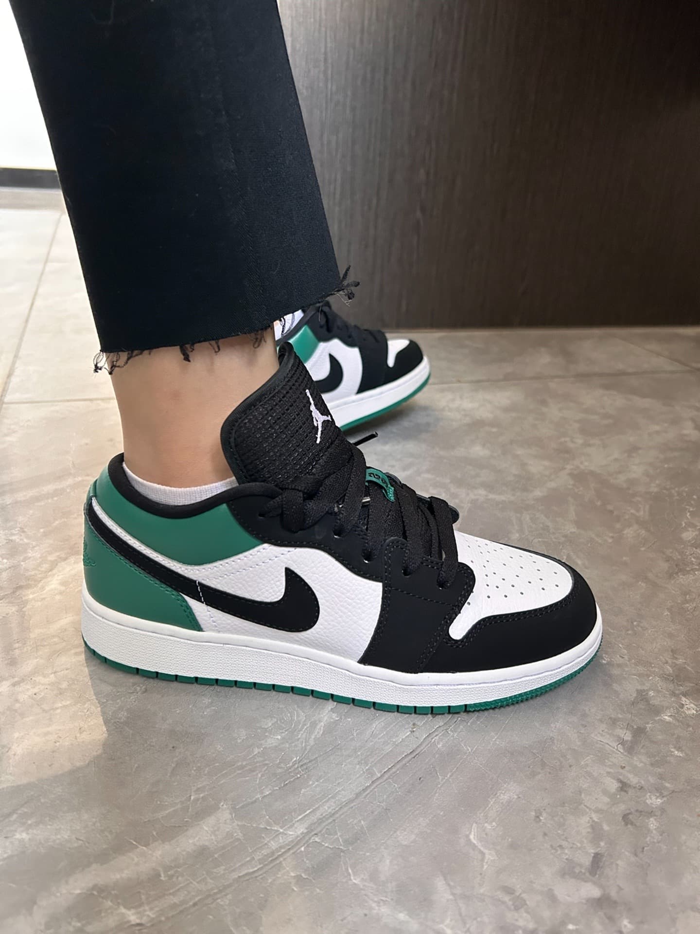 Jordan Air Jordan 1 White/Black-Mystic Green-Hyper Pink - photo of buyer Софья