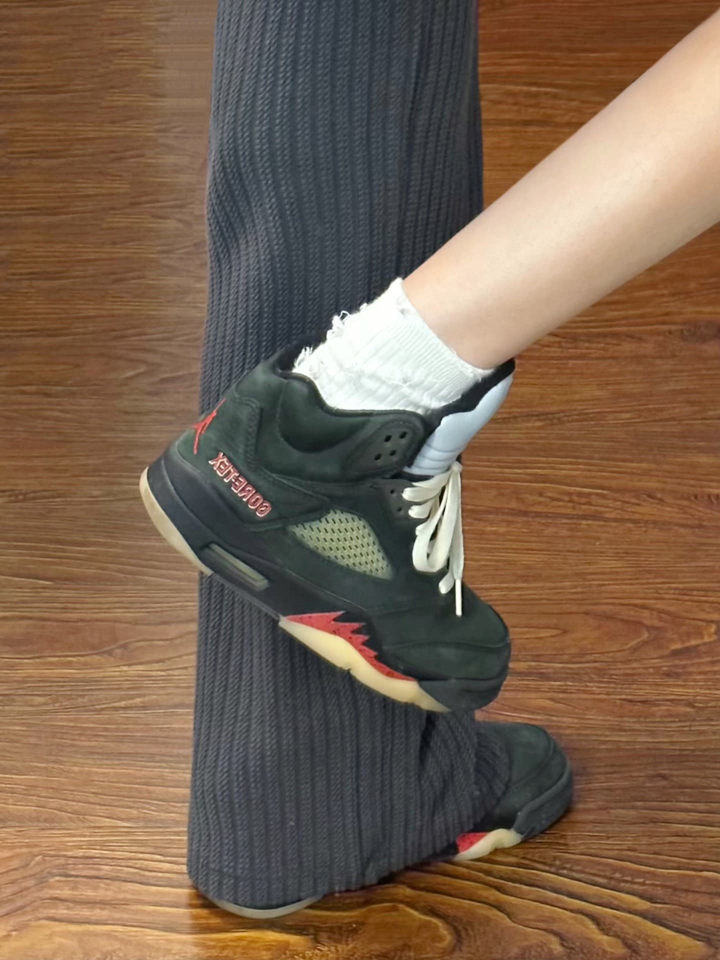 Jordan Air Jordan 5 gore-tex "off-noir" supreme - photo of buyer Валерия