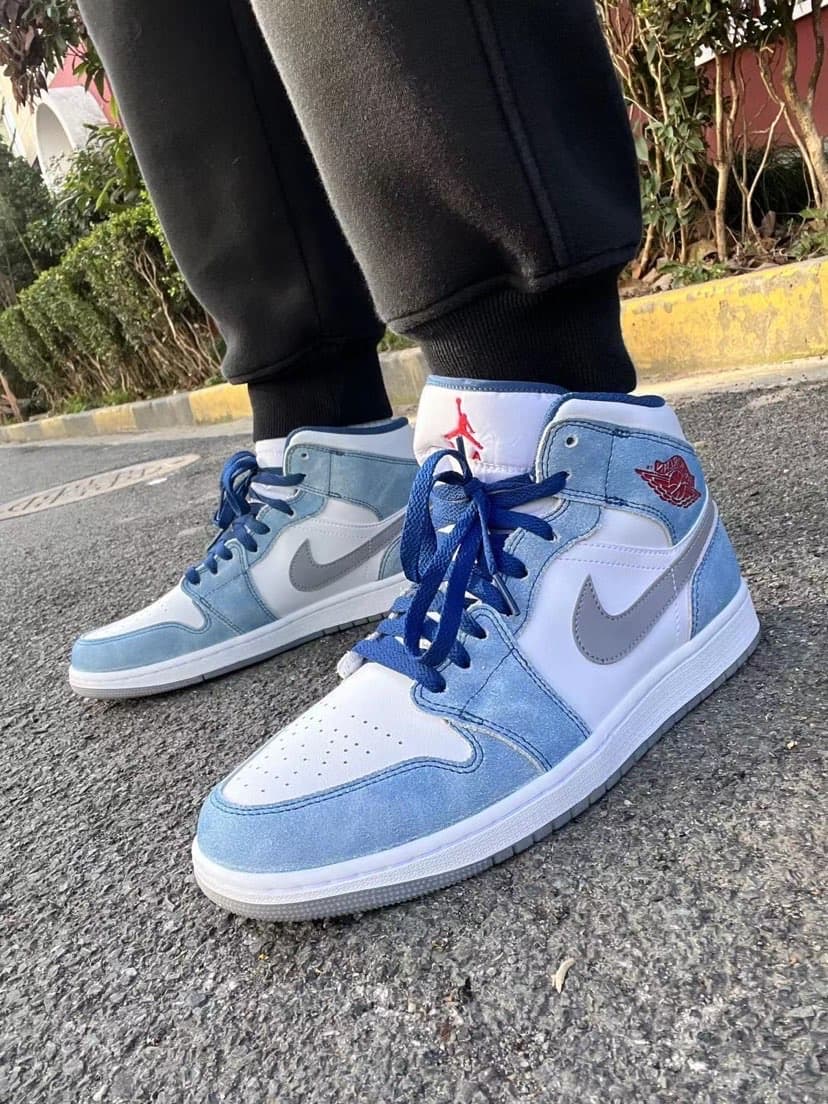 Jordan Air Jordan 1 Mid French Blue Fire Red - photo of buyer Антон