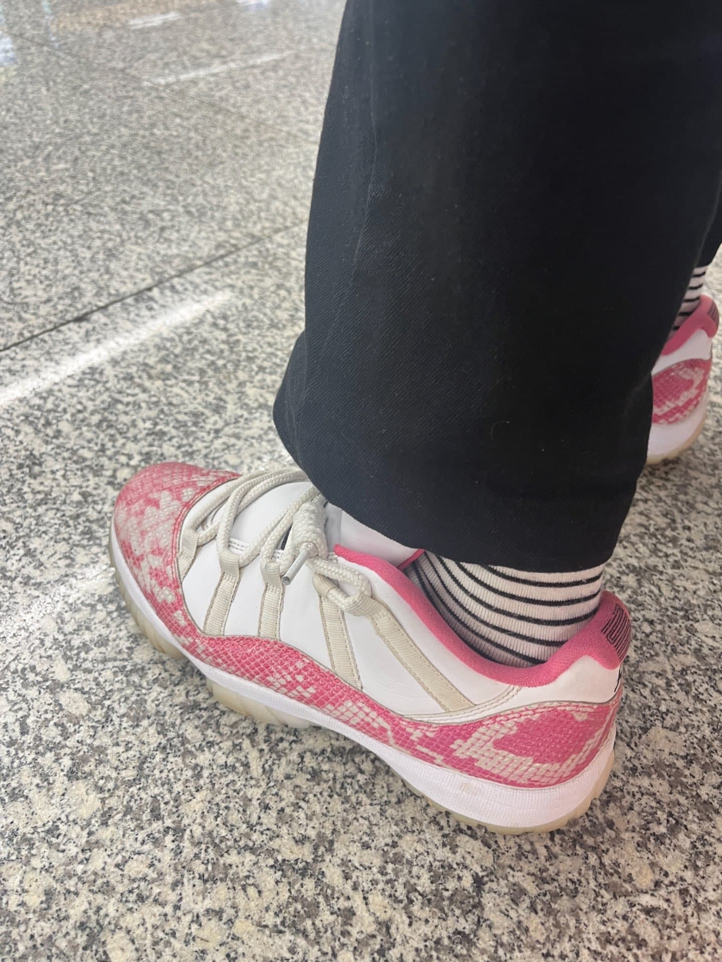 Jordan Air Jordan 11 pink snakeskin - фото покупателя Евгений