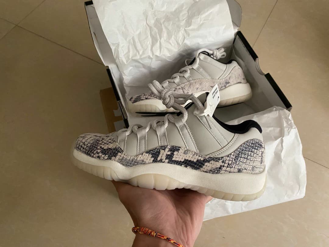 Jordan Air Jordan 11 Low Snakeskin Light Bone - фото покупателя Лиза