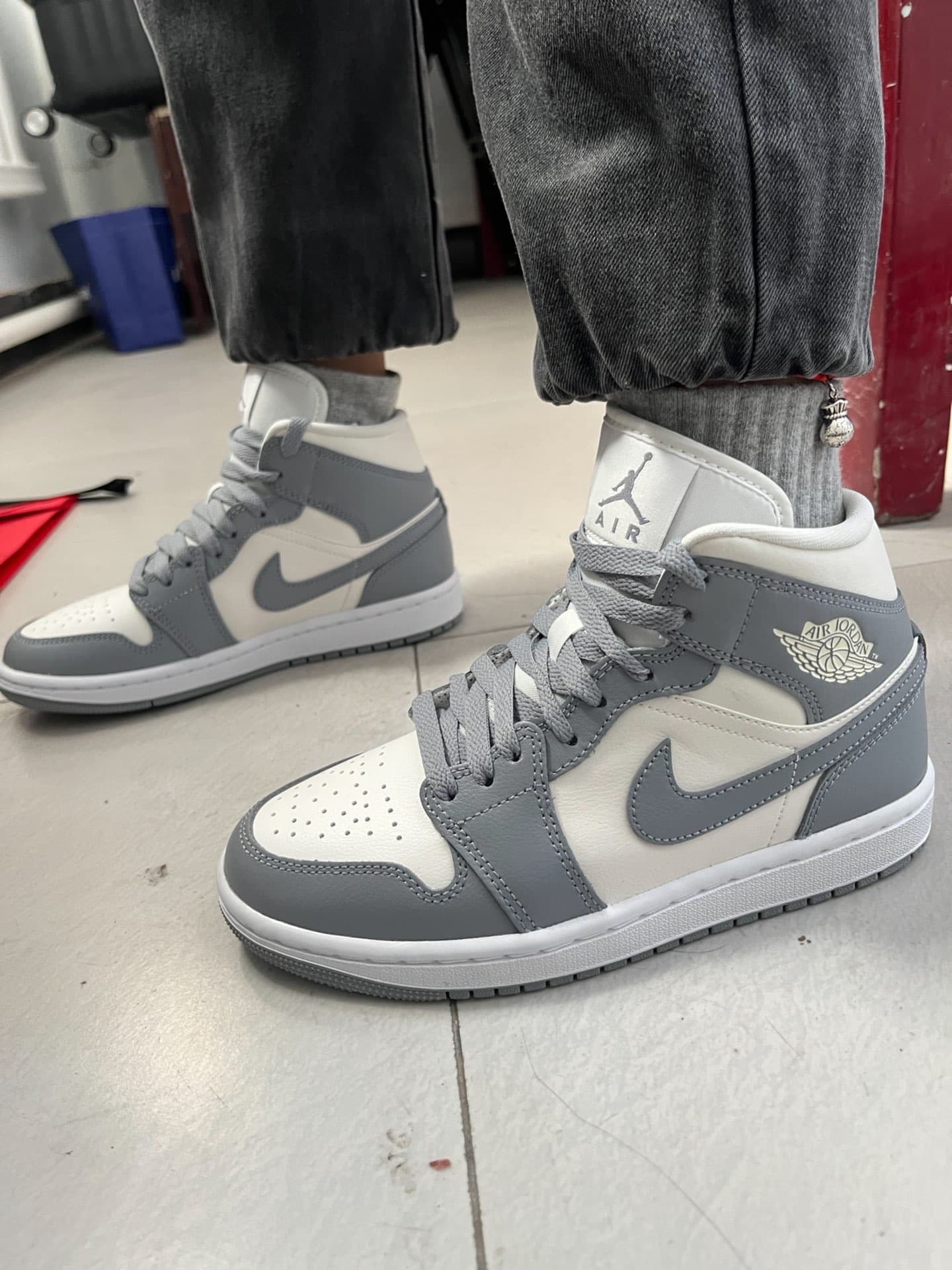 Jordan Air Jordan 1 mid "grey sail" - фото покупателя Максим