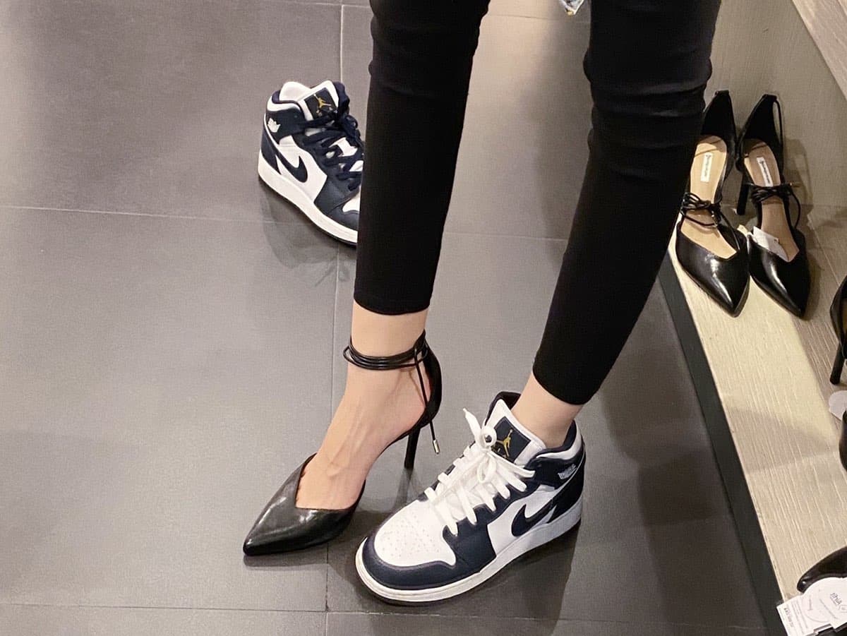 Jordan Air Jordan 1 Mid Obsidian - фото покупателя Даша